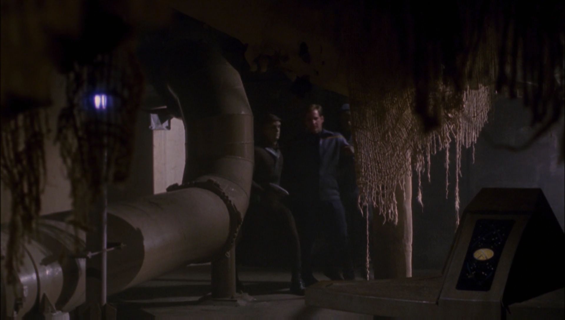 ariane179254_Enterprise_1x01-1x02_BrokenBow_3200.jpg