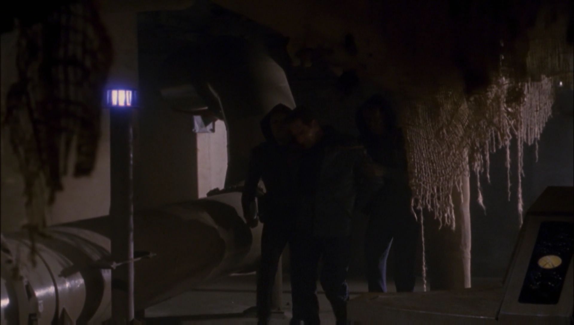 ariane179254_Enterprise_1x01-1x02_BrokenBow_3202.jpg