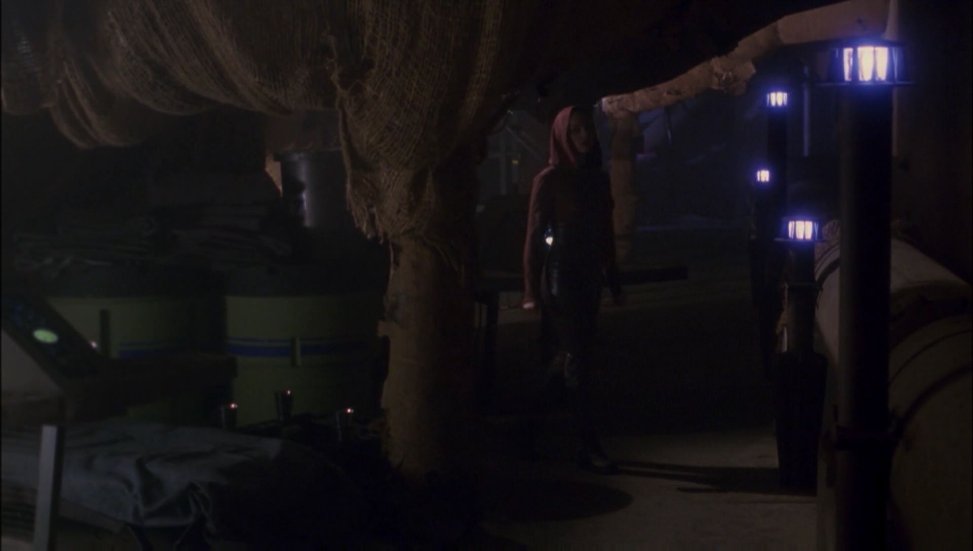 ariane179254_Enterprise_1x01-1x02_BrokenBow_3222.jpg