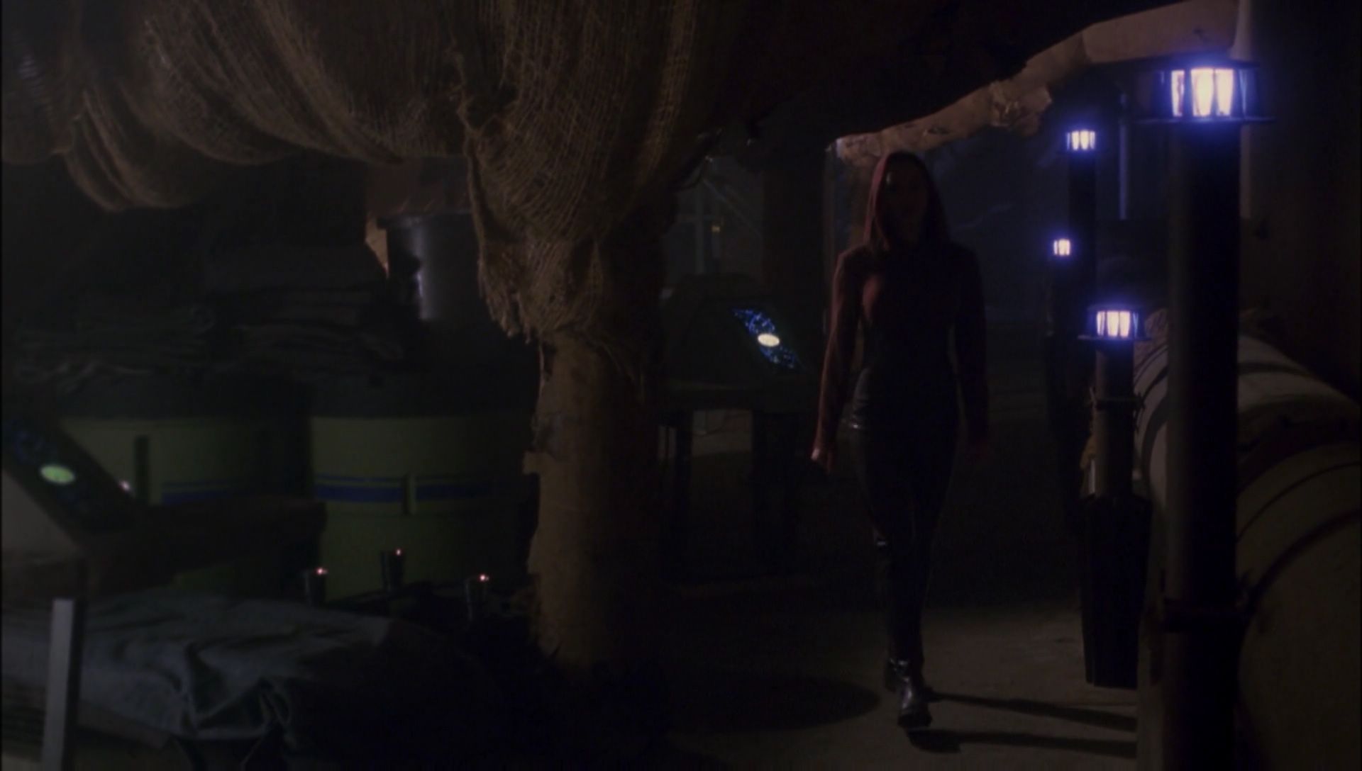 ariane179254_Enterprise_1x01-1x02_BrokenBow_3224.jpg