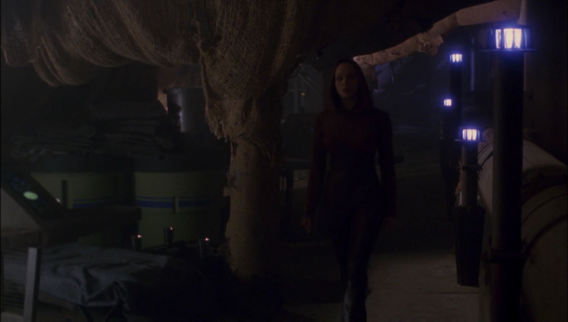ariane179254_Enterprise_1x01-1x02_BrokenBow_3227.jpg