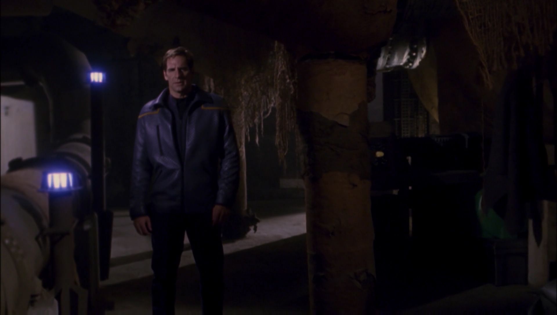 ariane179254_Enterprise_1x01-1x02_BrokenBow_3231.jpg