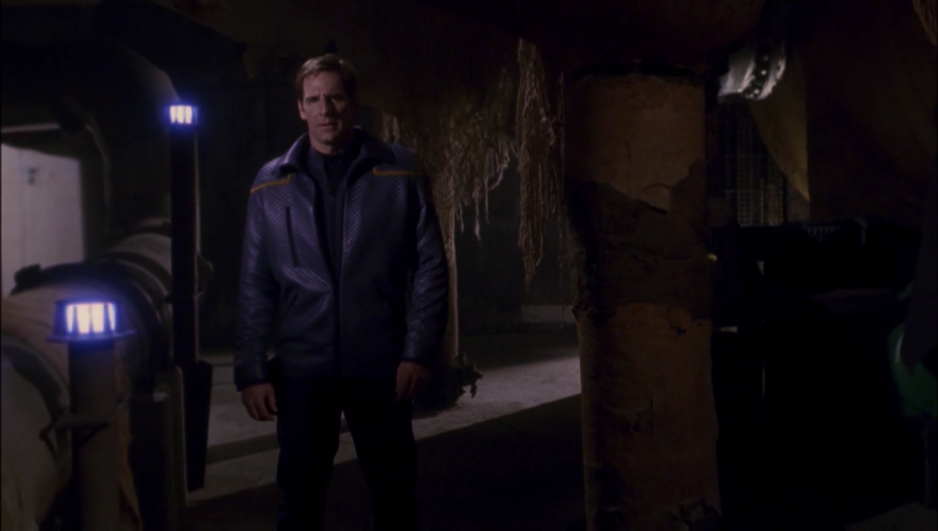 ariane179254_Enterprise_1x01-1x02_BrokenBow_3233.jpg