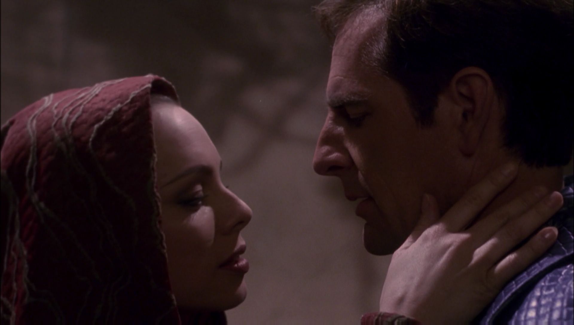 ariane179254_Enterprise_1x01-1x02_BrokenBow_3284.jpg