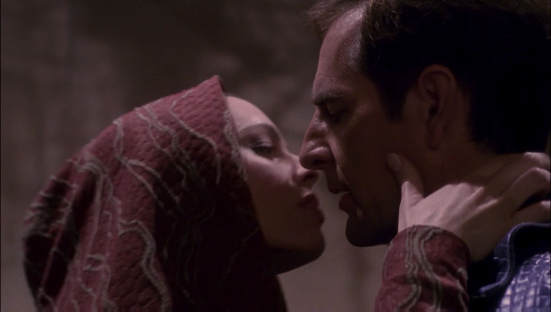 ariane179254_Enterprise_1x01-1x02_BrokenBow_3286.jpg