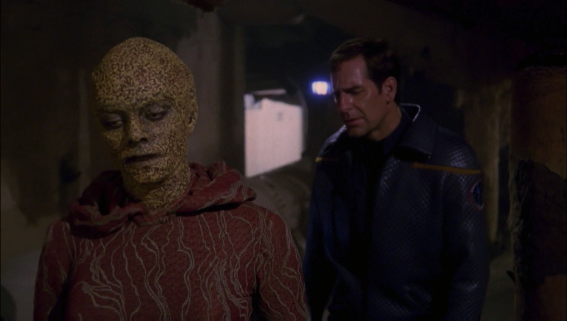 ariane179254_Enterprise_1x01-1x02_BrokenBow_3325.jpg