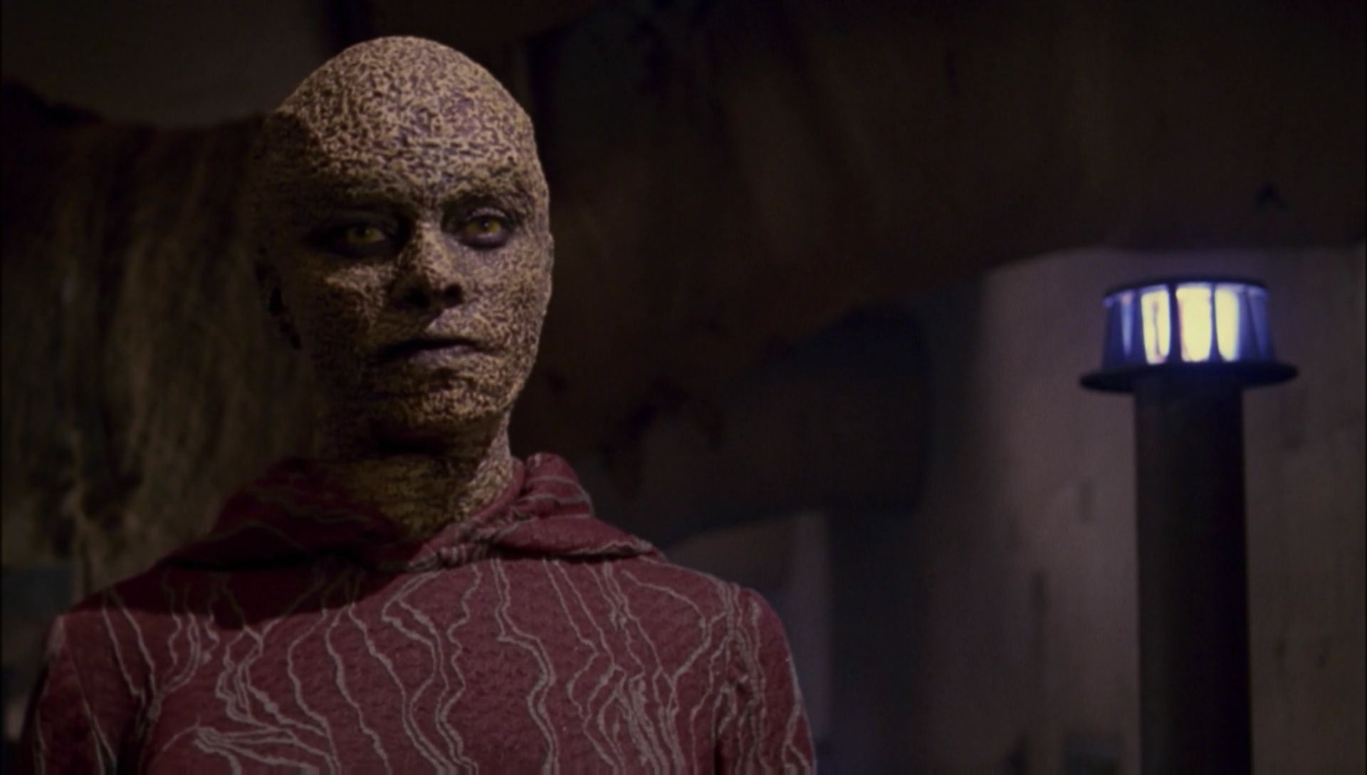 ariane179254_Enterprise_1x01-1x02_BrokenBow_3331.jpg