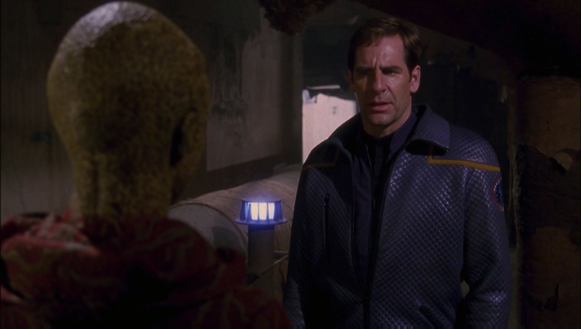 ariane179254_Enterprise_1x01-1x02_BrokenBow_3335.jpg