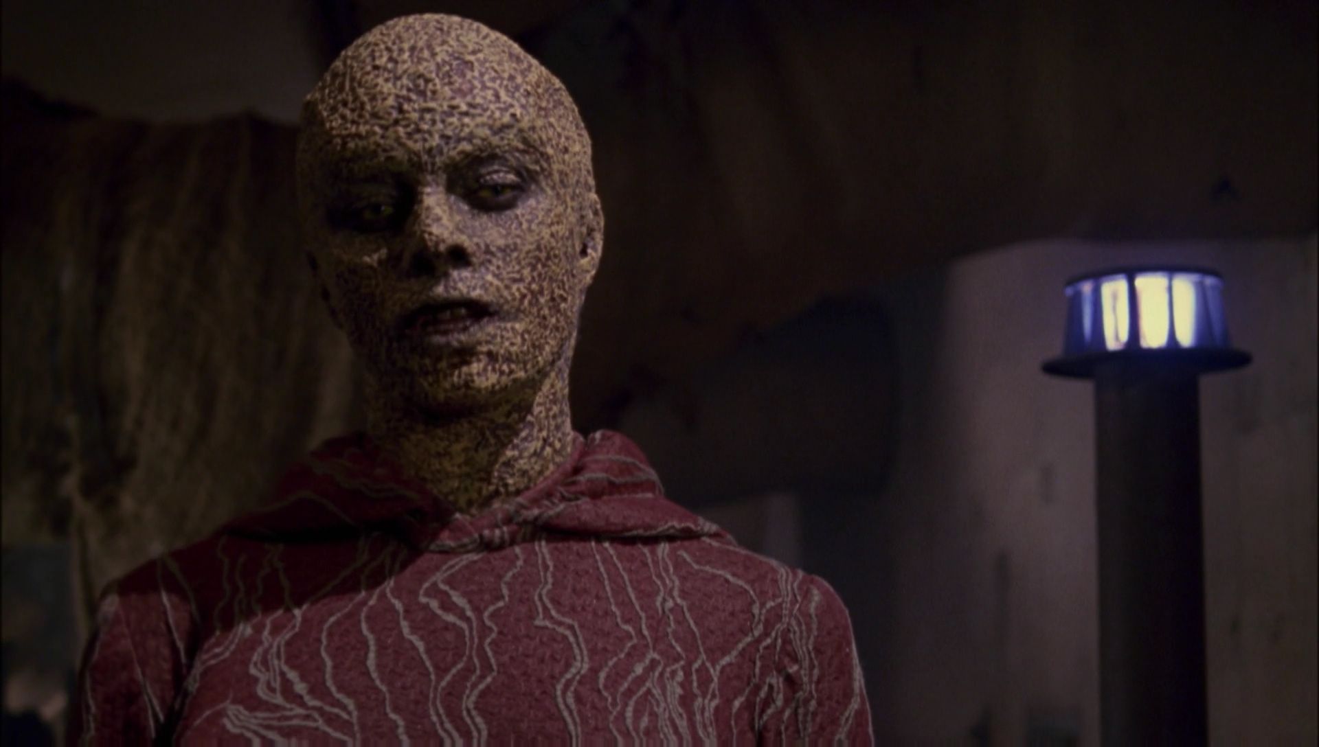 ariane179254_Enterprise_1x01-1x02_BrokenBow_3336.jpg