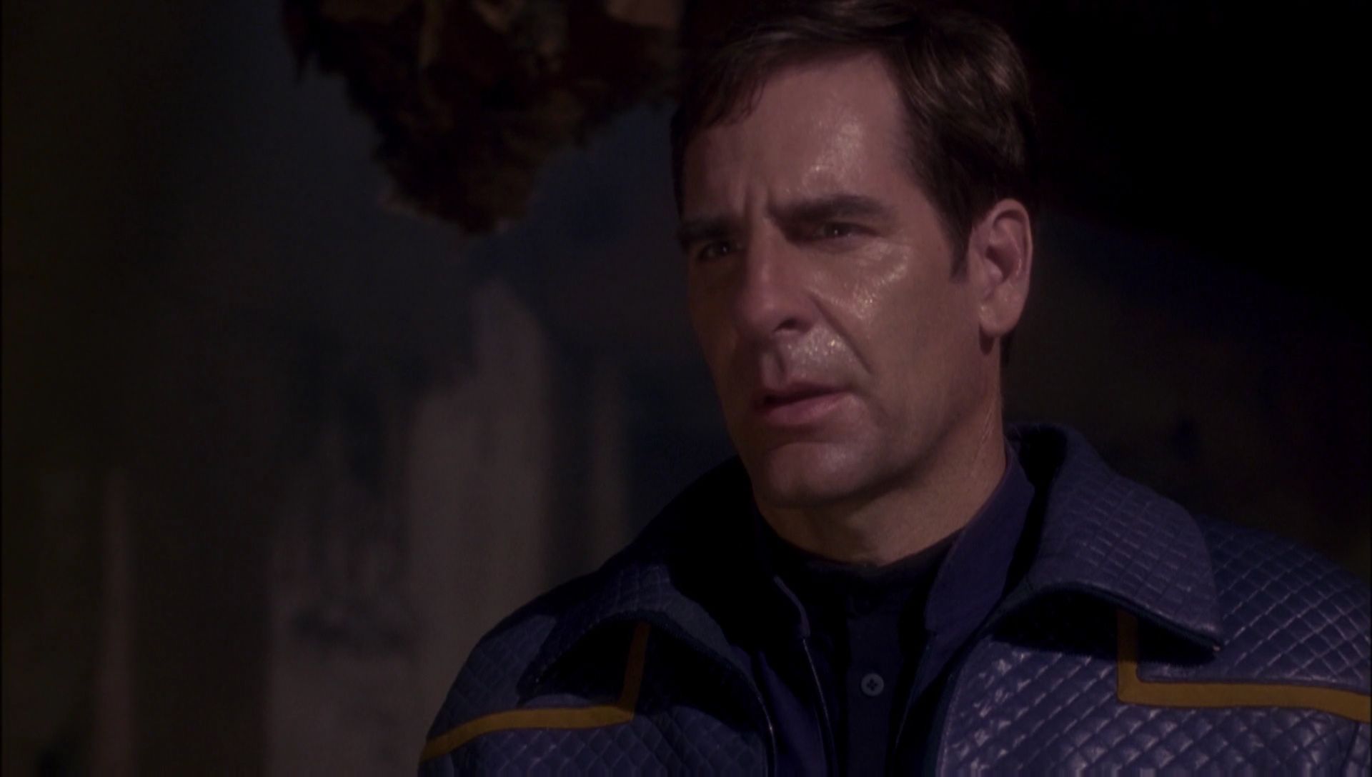 ariane179254_Enterprise_1x01-1x02_BrokenBow_3339.jpg