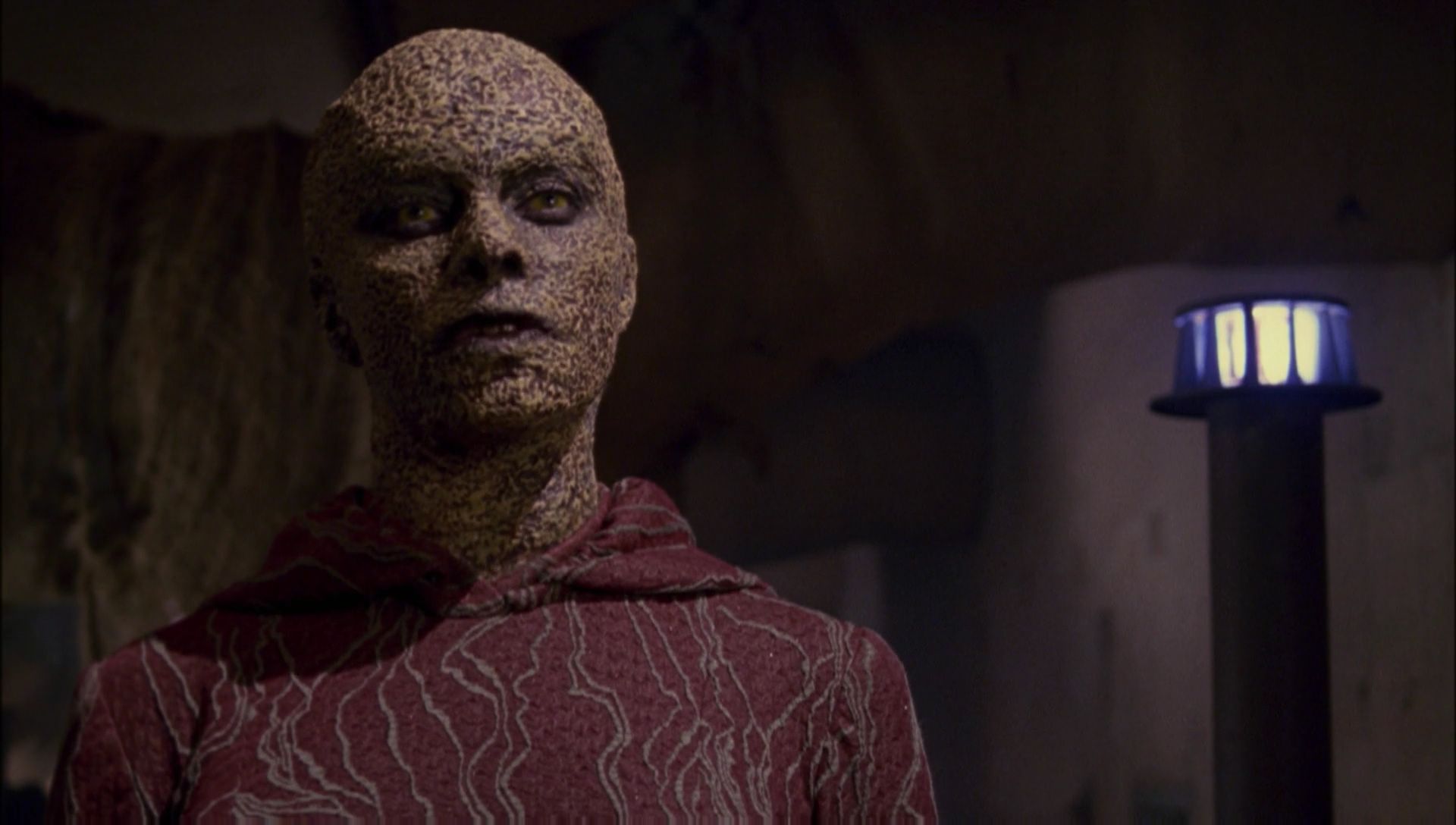 ariane179254_Enterprise_1x01-1x02_BrokenBow_3341.jpg