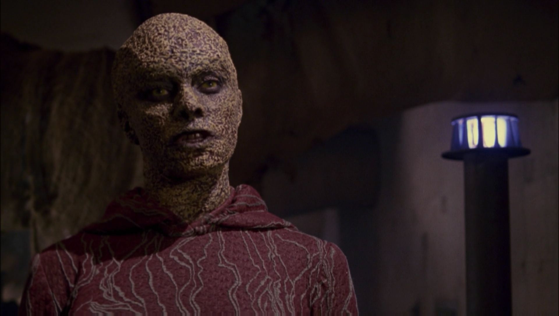 ariane179254_Enterprise_1x01-1x02_BrokenBow_3346.jpg