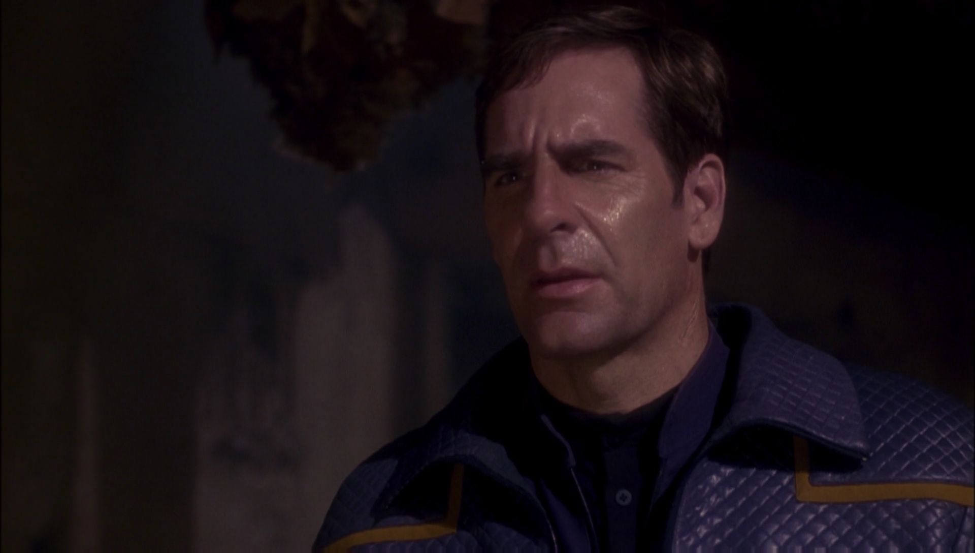 ariane179254_Enterprise_1x01-1x02_BrokenBow_3373.jpg