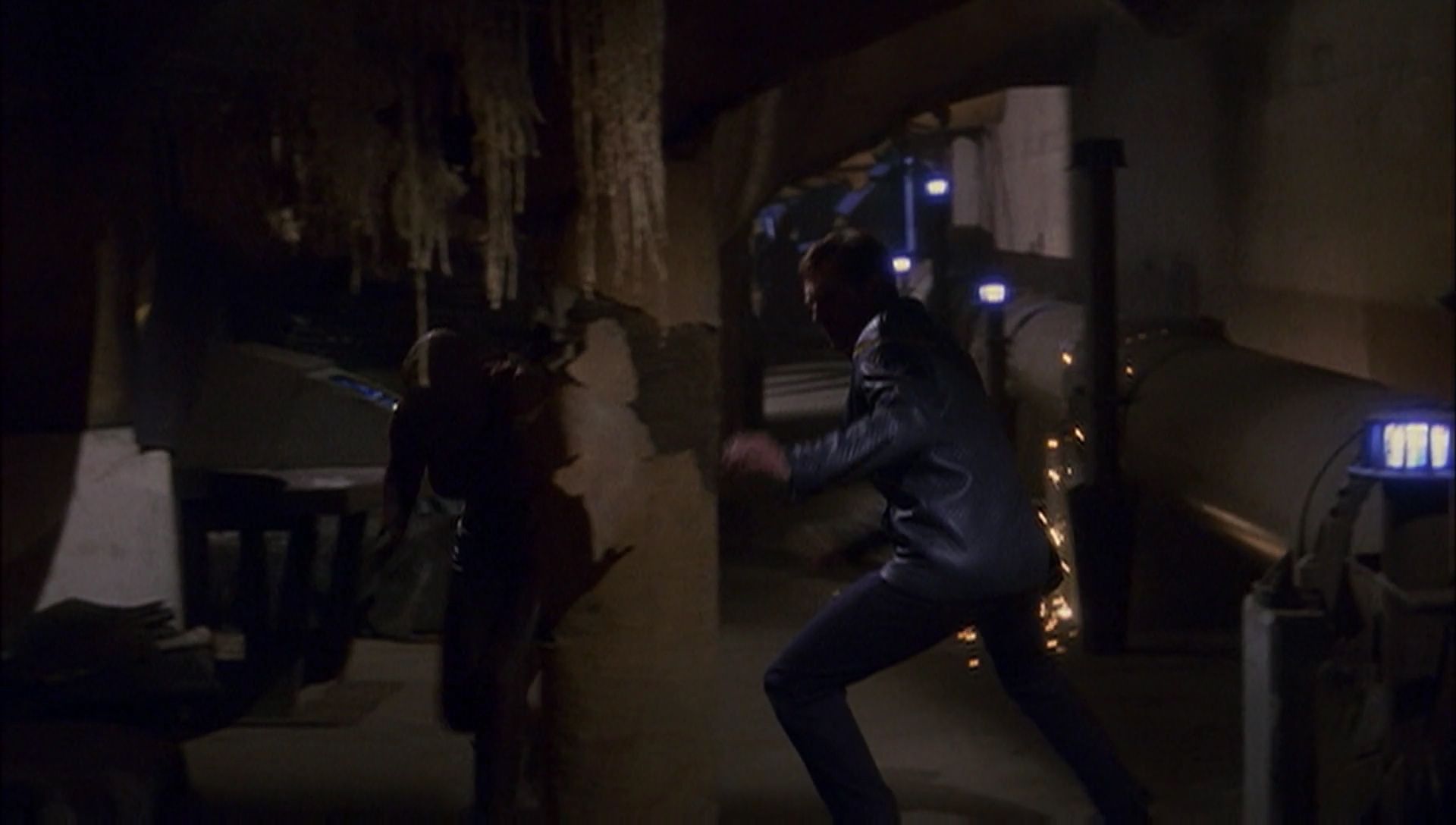 ariane179254_Enterprise_1x01-1x02_BrokenBow_3385.jpg