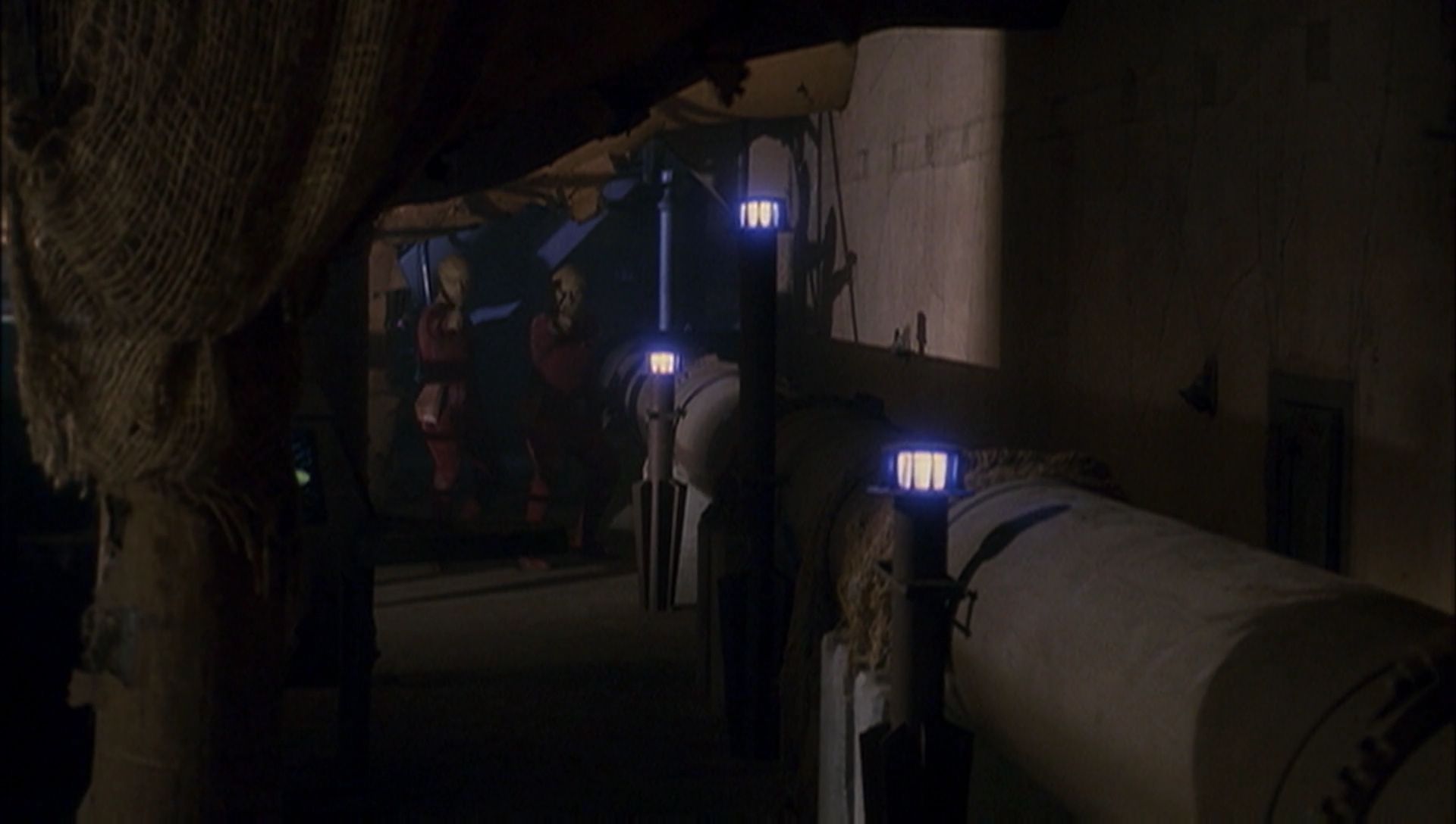 ariane179254_Enterprise_1x01-1x02_BrokenBow_3386.jpg