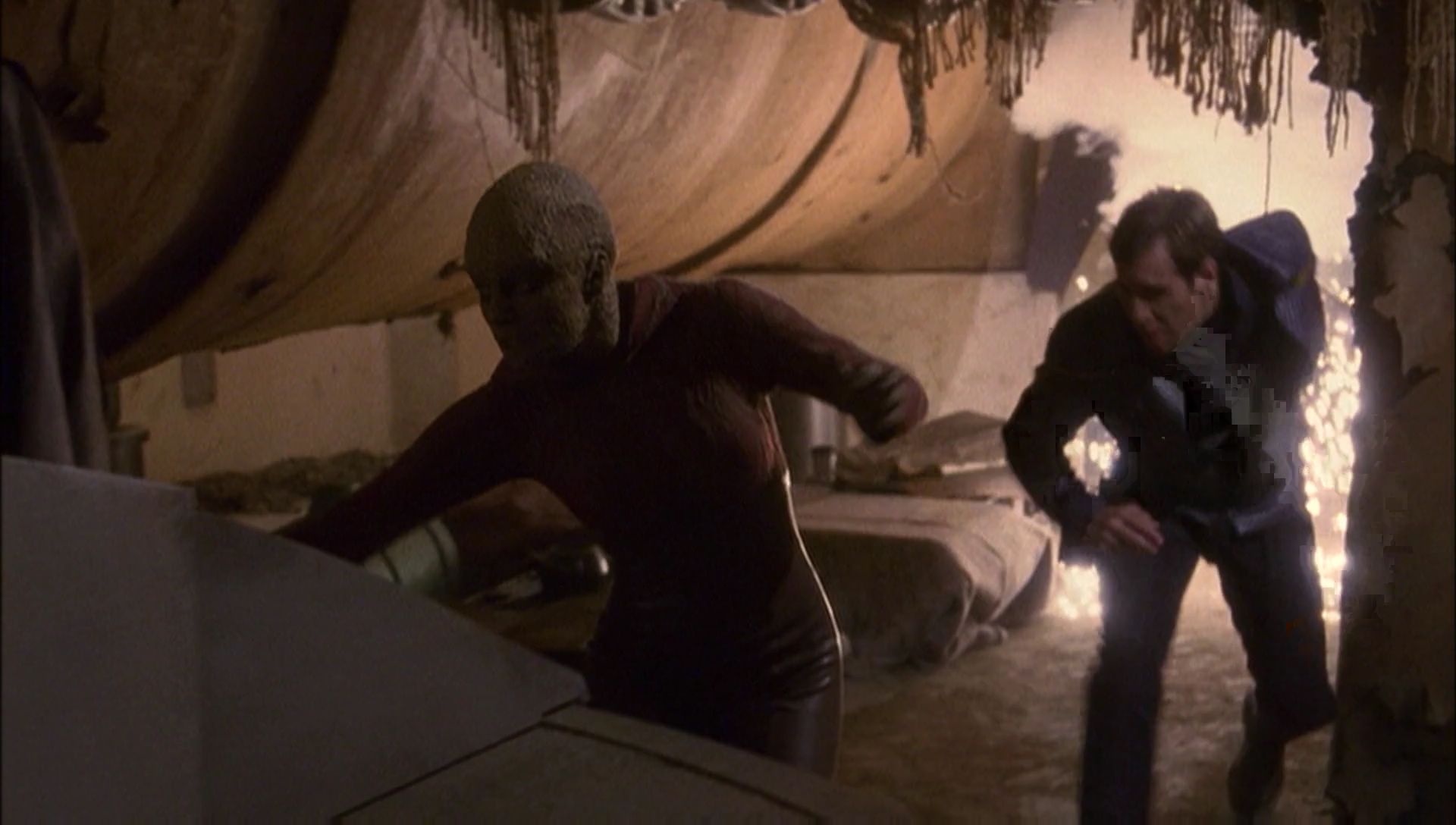 ariane179254_Enterprise_1x01-1x02_BrokenBow_3388.jpg