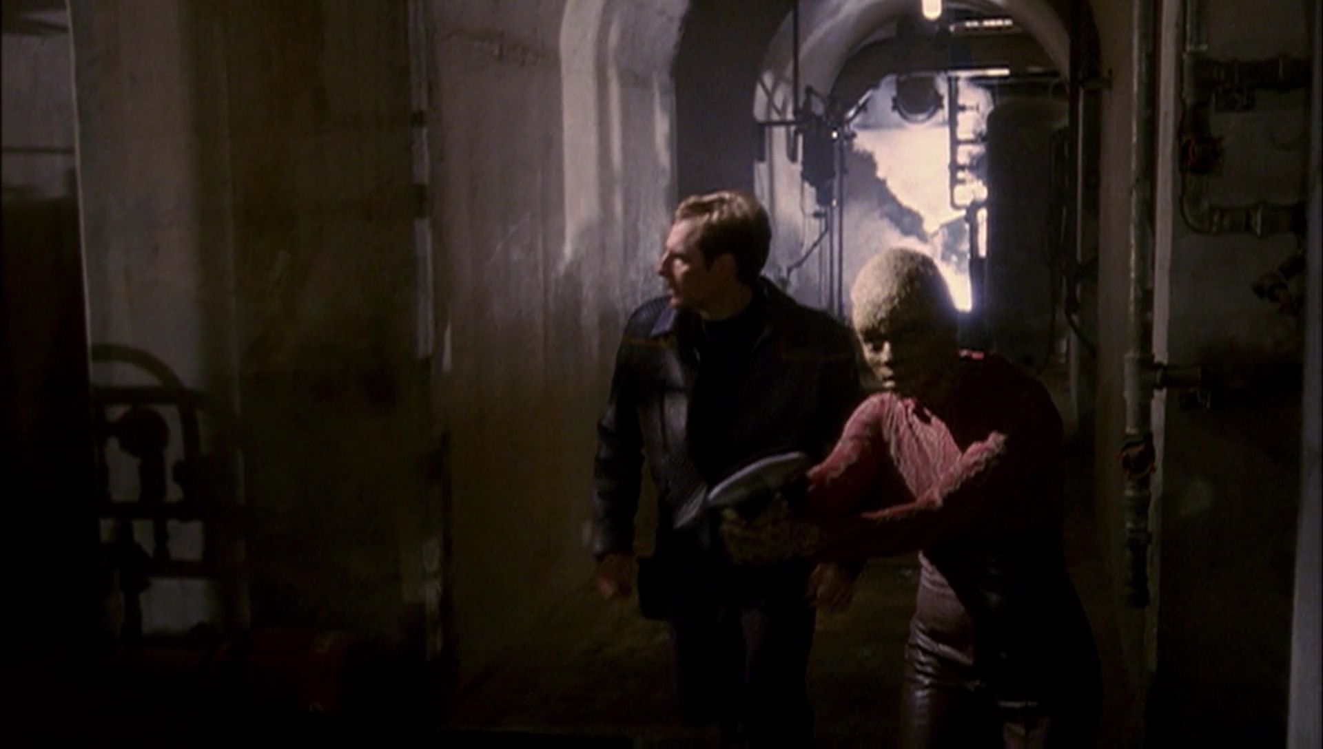 ariane179254_Enterprise_1x01-1x02_BrokenBow_3408.jpg