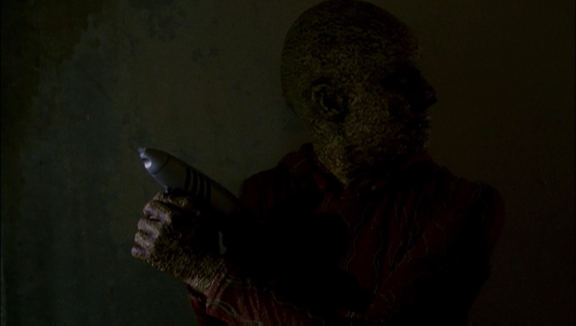 ariane179254_Enterprise_1x01-1x02_BrokenBow_3412.jpg