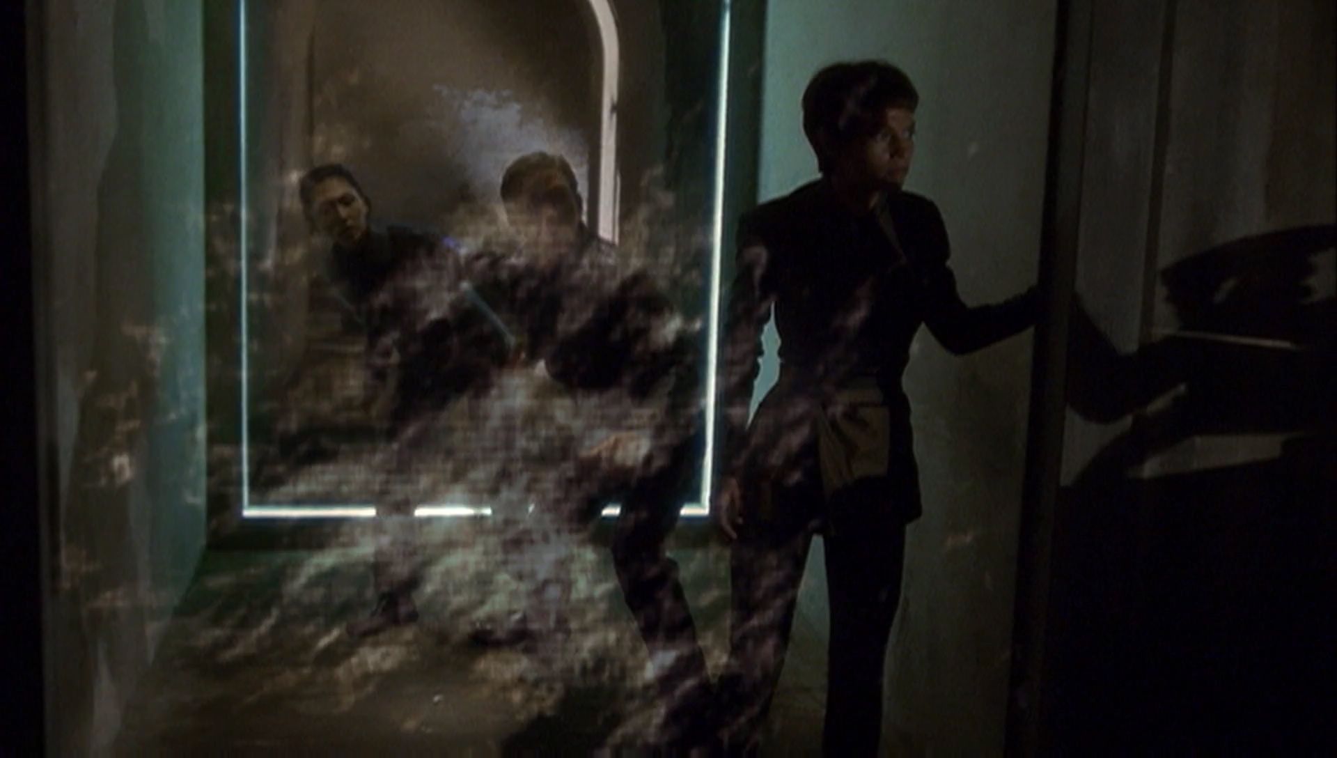 ariane179254_Enterprise_1x01-1x02_BrokenBow_3419.jpg