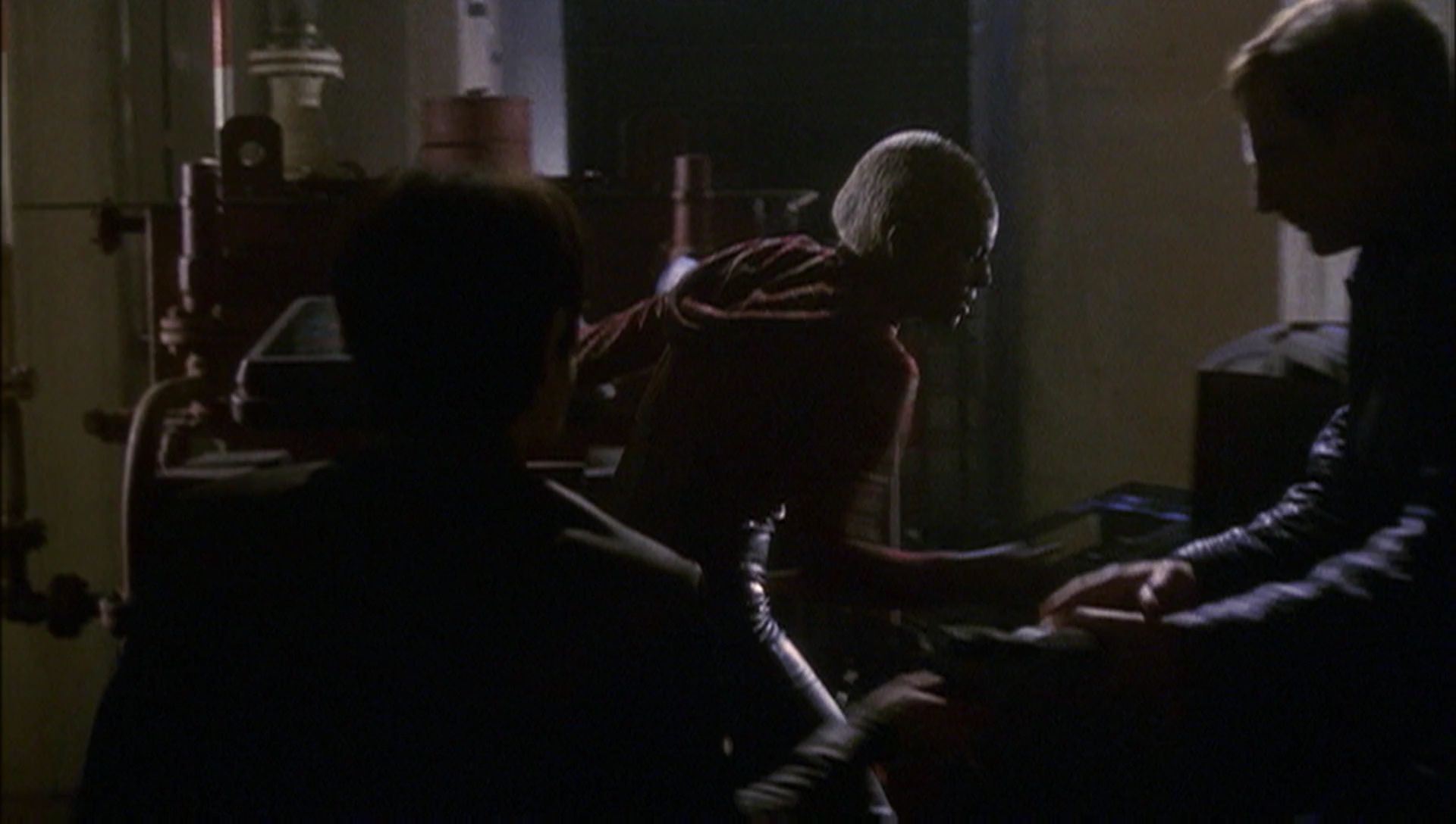 ariane179254_Enterprise_1x01-1x02_BrokenBow_3423.jpg