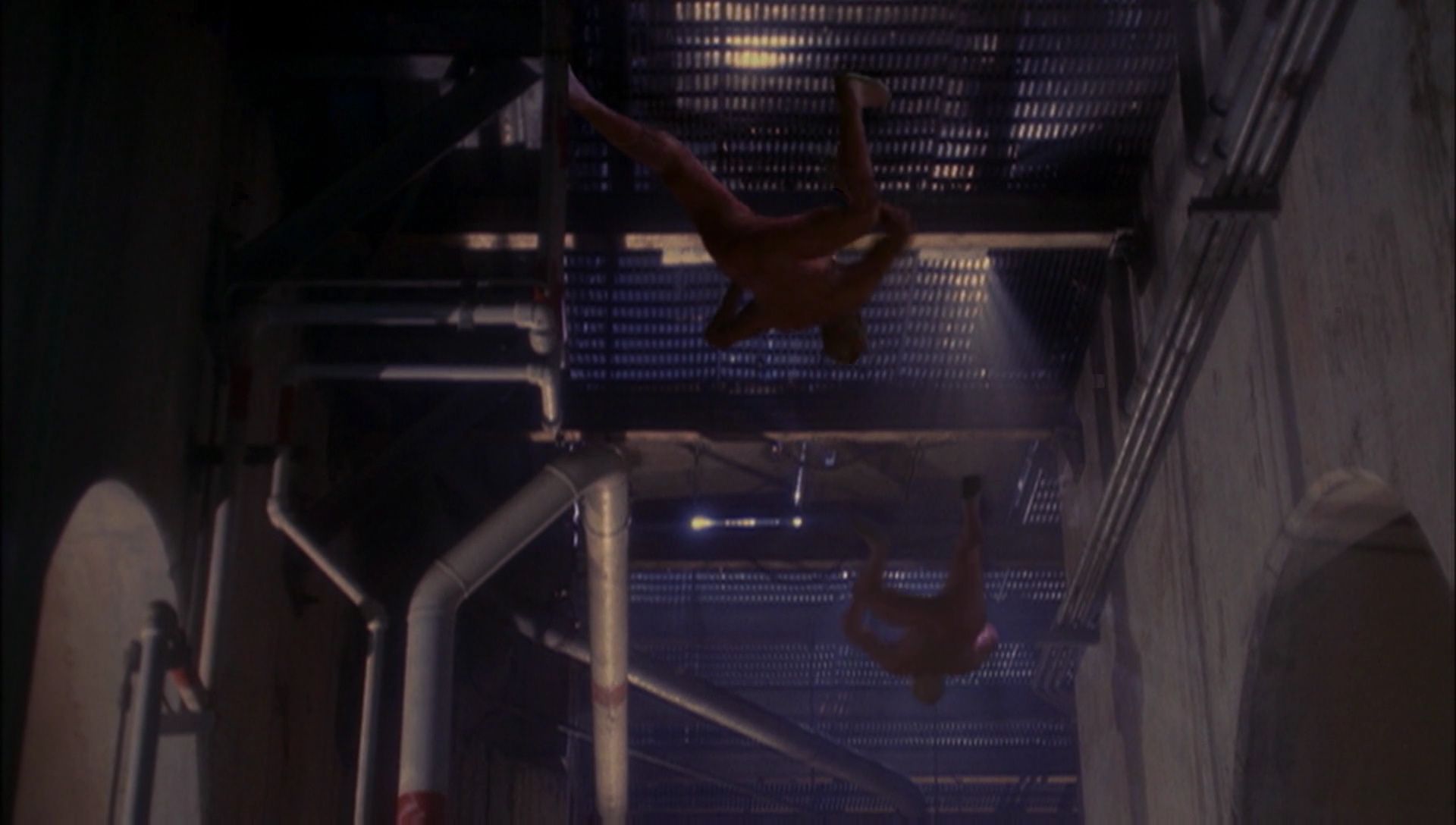 ariane179254_Enterprise_1x01-1x02_BrokenBow_3430.jpg