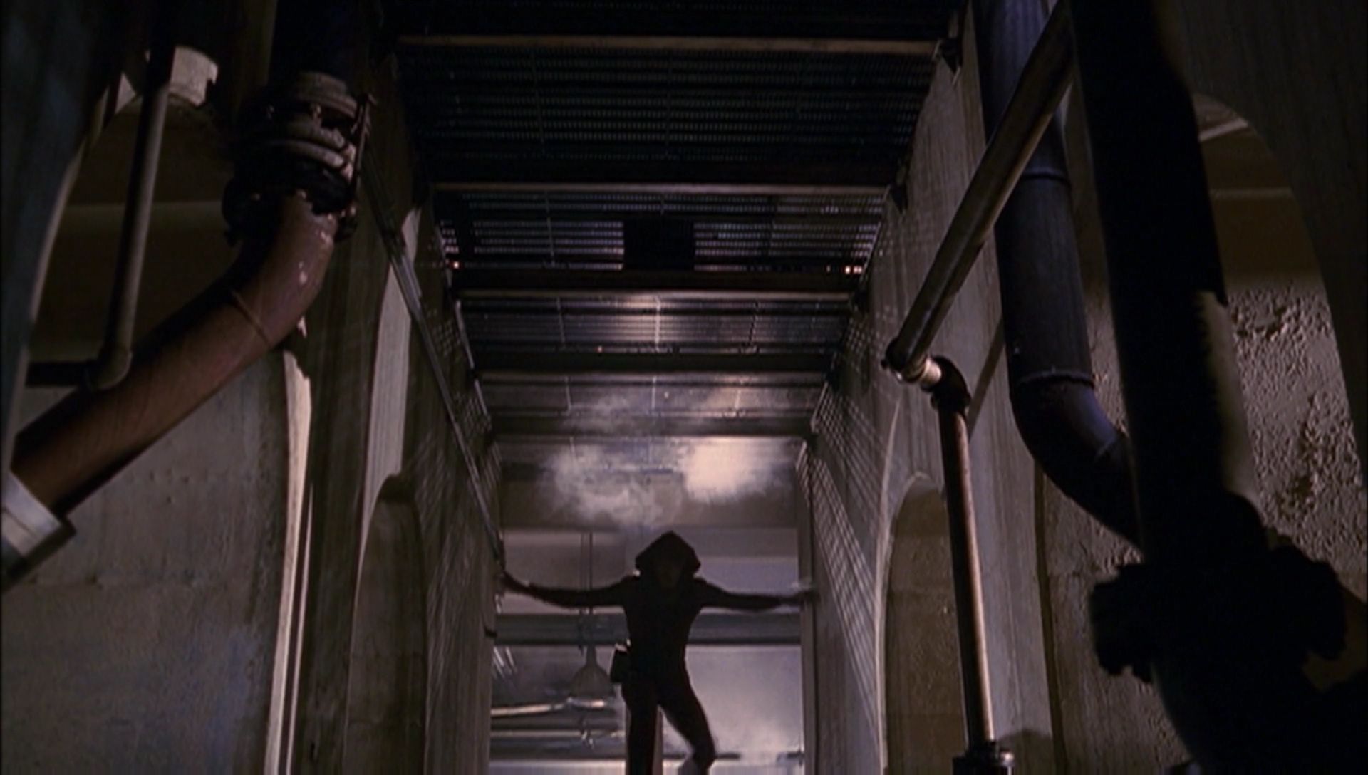ariane179254_Enterprise_1x01-1x02_BrokenBow_3437.jpg
