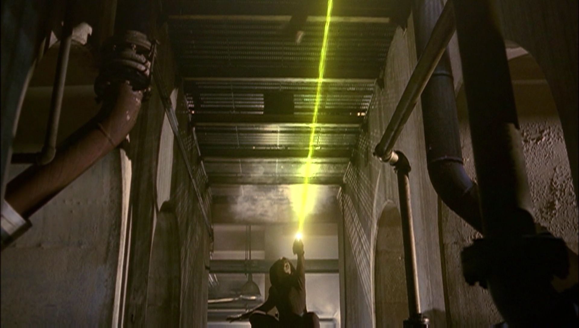 ariane179254_Enterprise_1x01-1x02_BrokenBow_3439.jpg