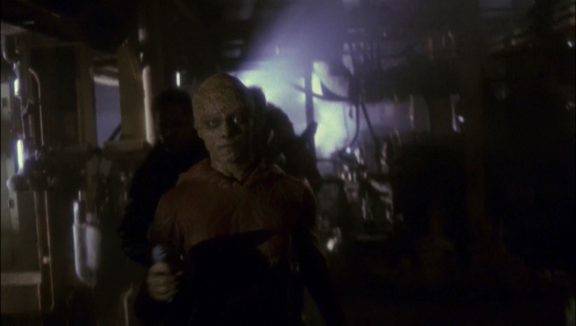 ariane179254_Enterprise_1x01-1x02_BrokenBow_3444.jpg