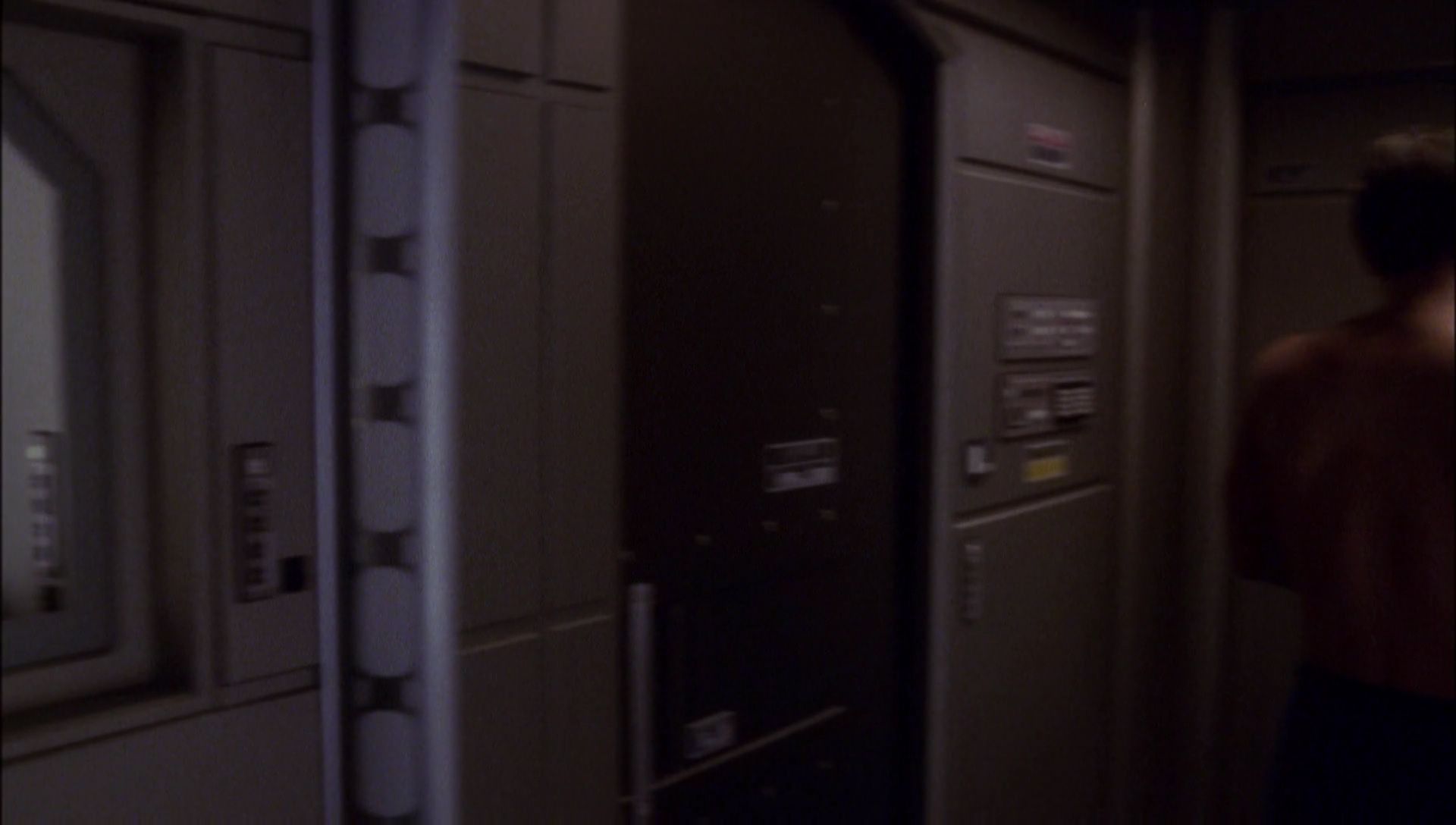 ariane179254_Enterprise_1x01-1x02_BrokenBow_3810.jpg
