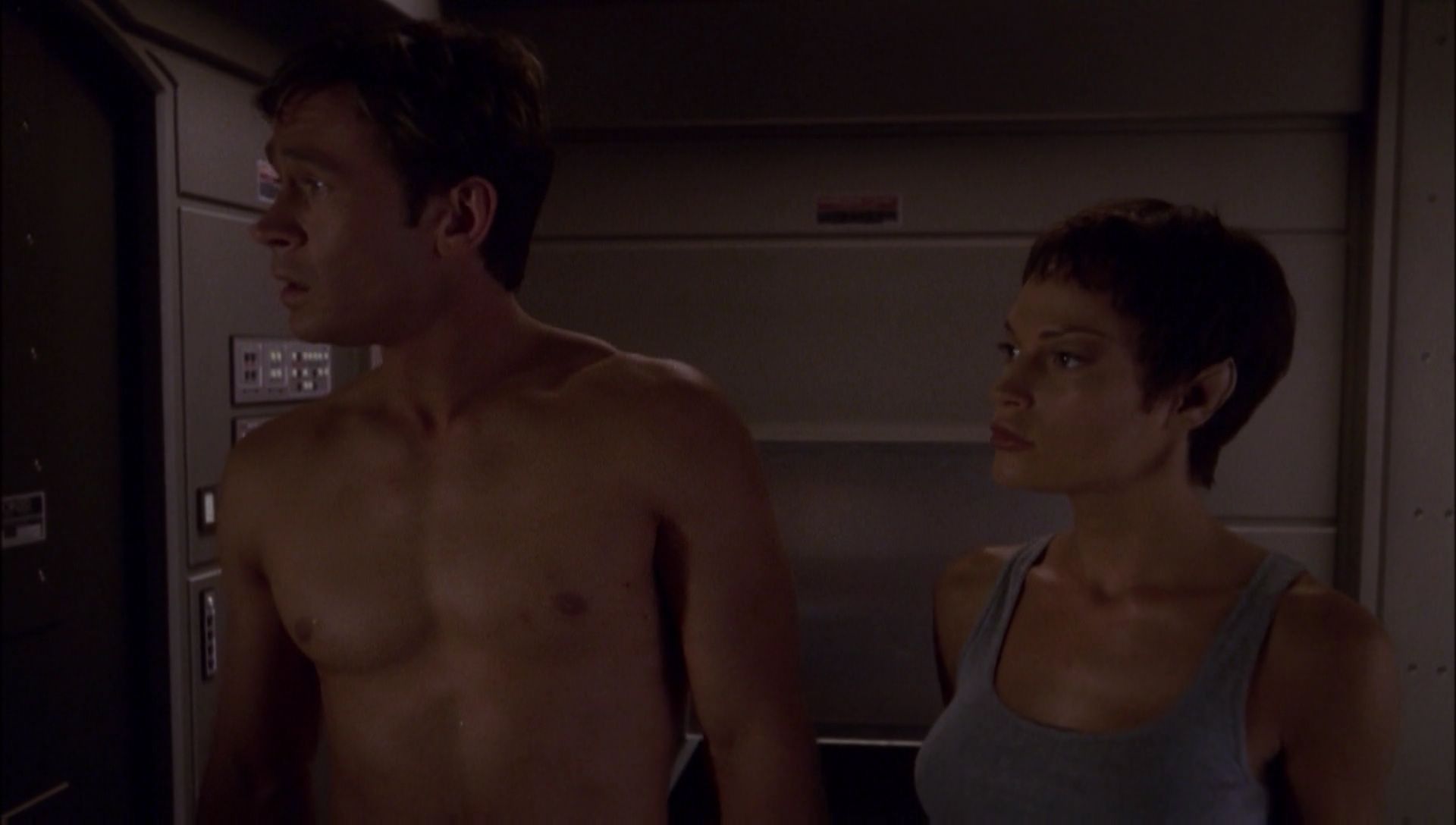ariane179254_Enterprise_1x01-1x02_BrokenBow_3815.jpg