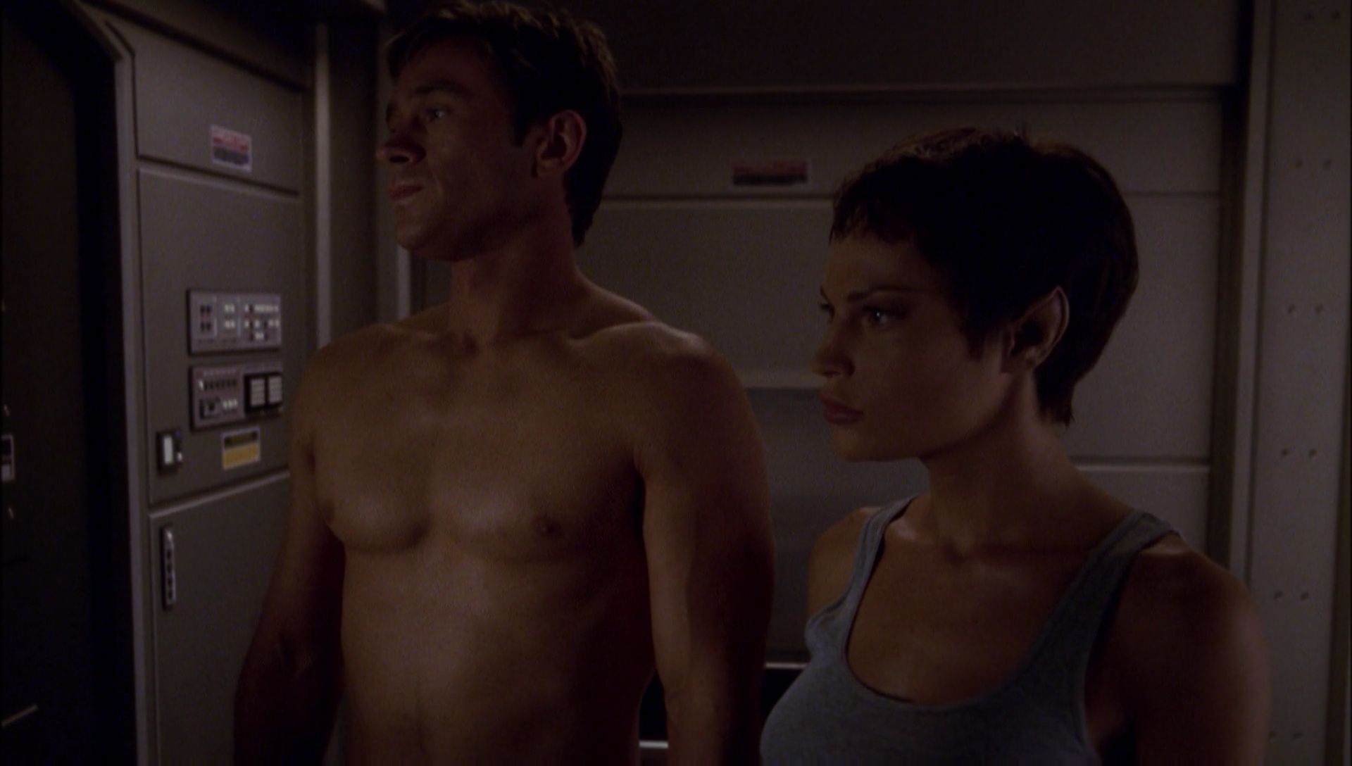 ariane179254_Enterprise_1x01-1x02_BrokenBow_3822.jpg