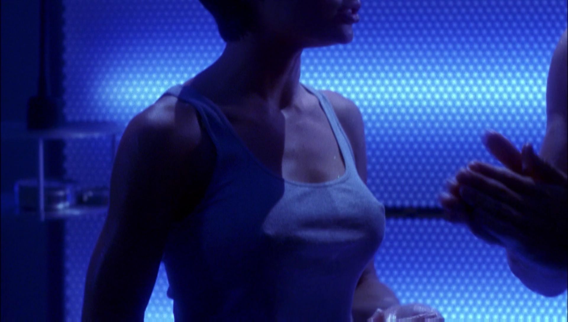 ariane179254_Enterprise_1x01-1x02_BrokenBow_3872.jpg