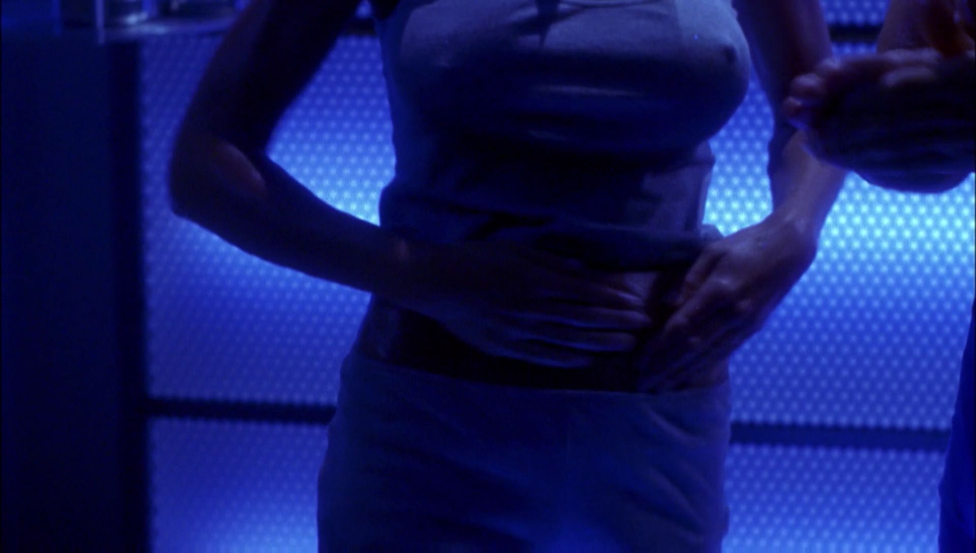 ariane179254_Enterprise_1x01-1x02_BrokenBow_3874.jpg