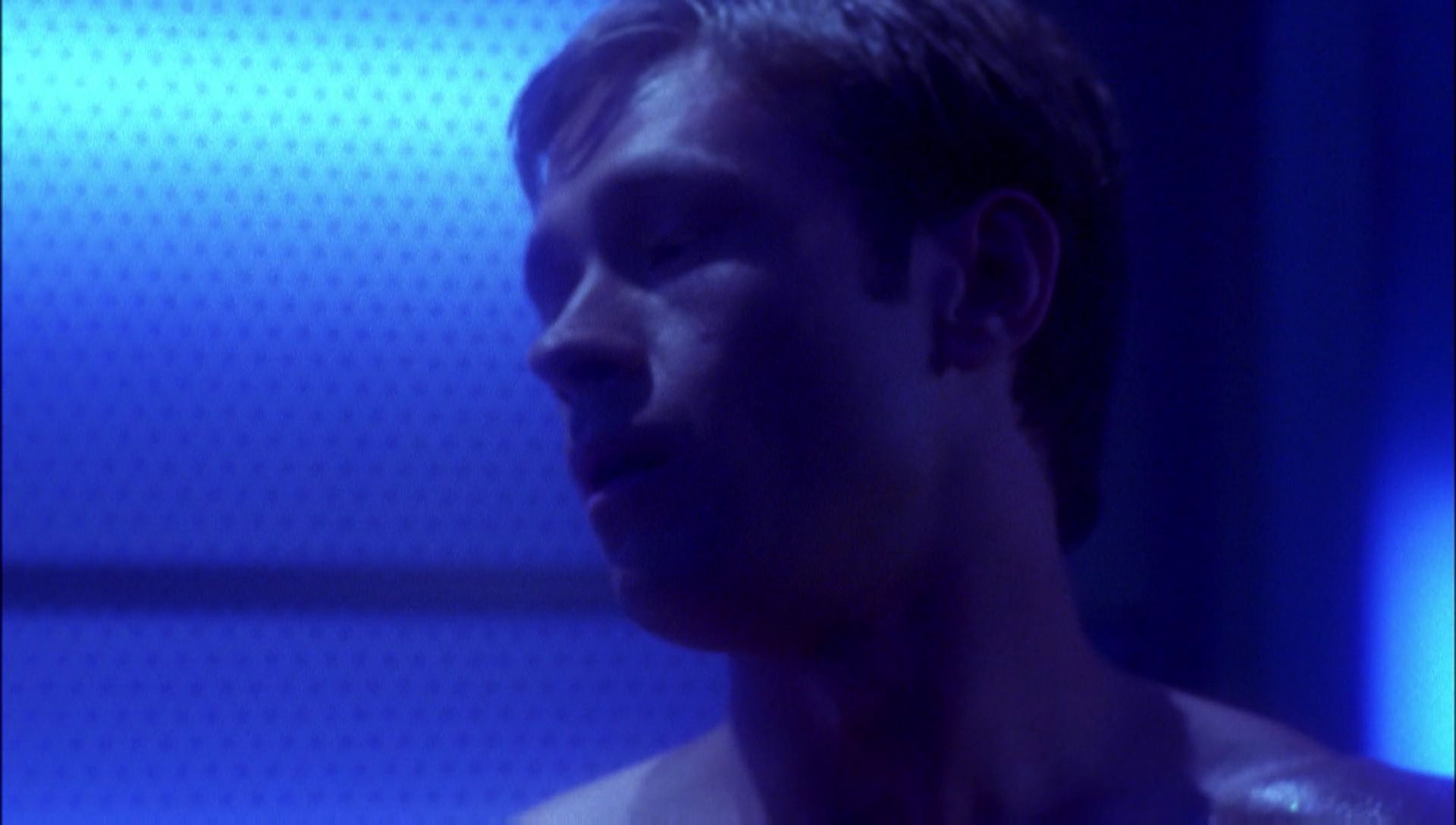 ariane179254_Enterprise_1x01-1x02_BrokenBow_3885.jpg
