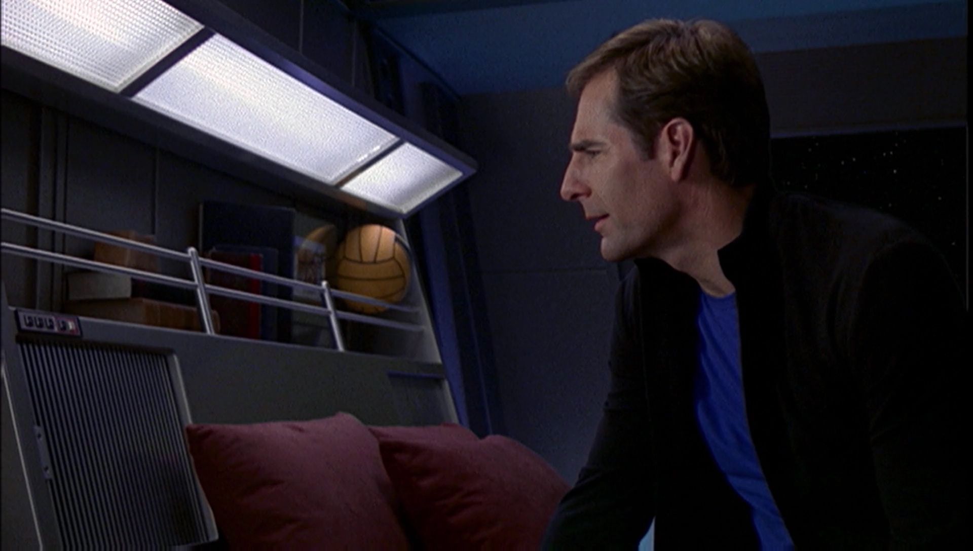 ariane179254_Enterprise_1x01-1x02_BrokenBow_4199.jpg