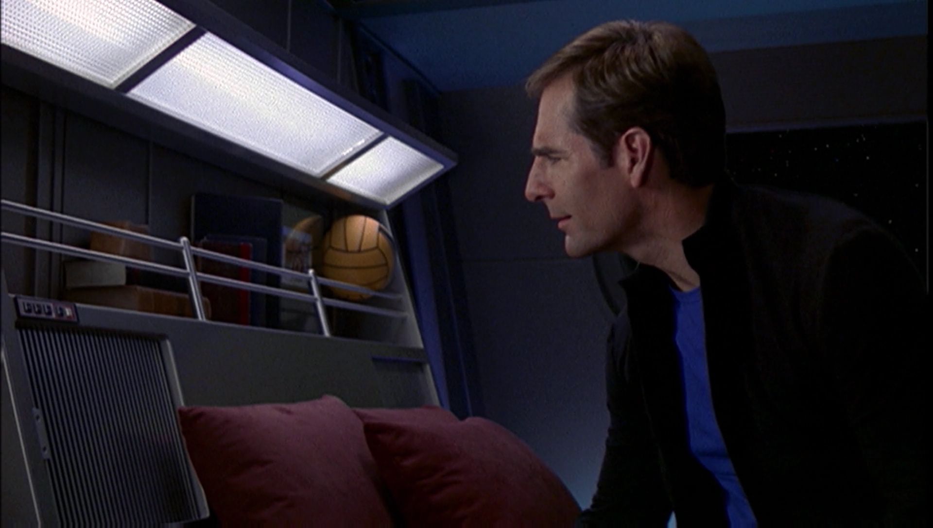 ariane179254_Enterprise_1x01-1x02_BrokenBow_4204.jpg