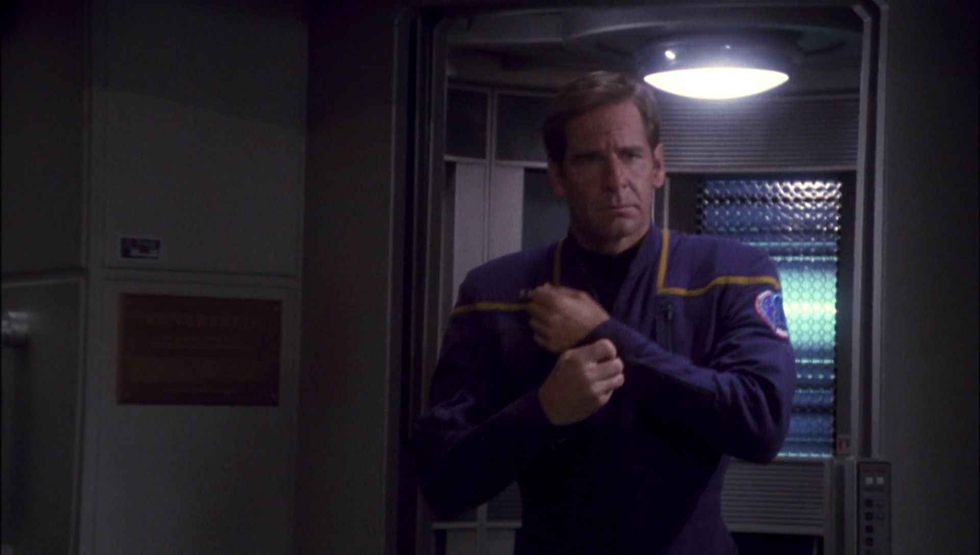 ariane179254_Enterprise_1x01-1x02_BrokenBow_4211.jpg