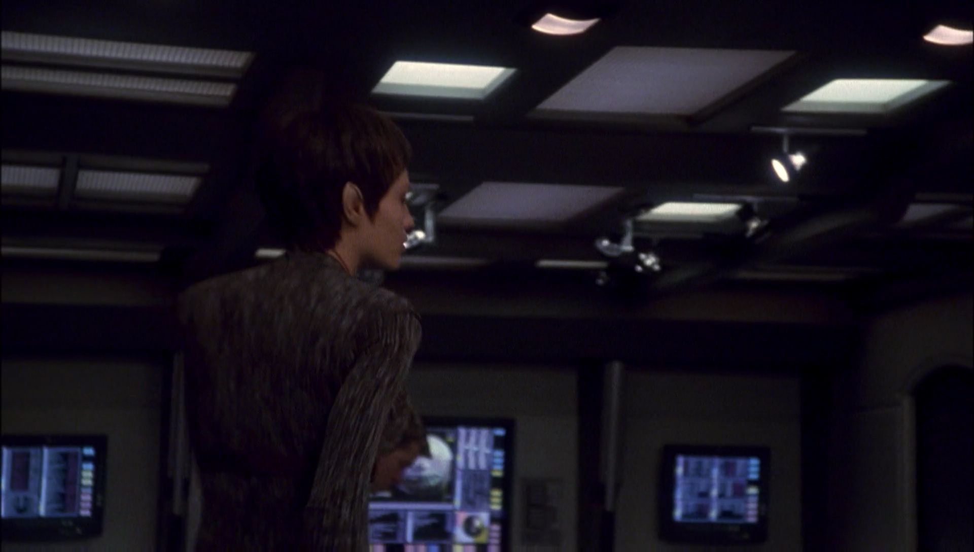 ariane179254_Enterprise_1x01-1x02_BrokenBow_4225.jpg