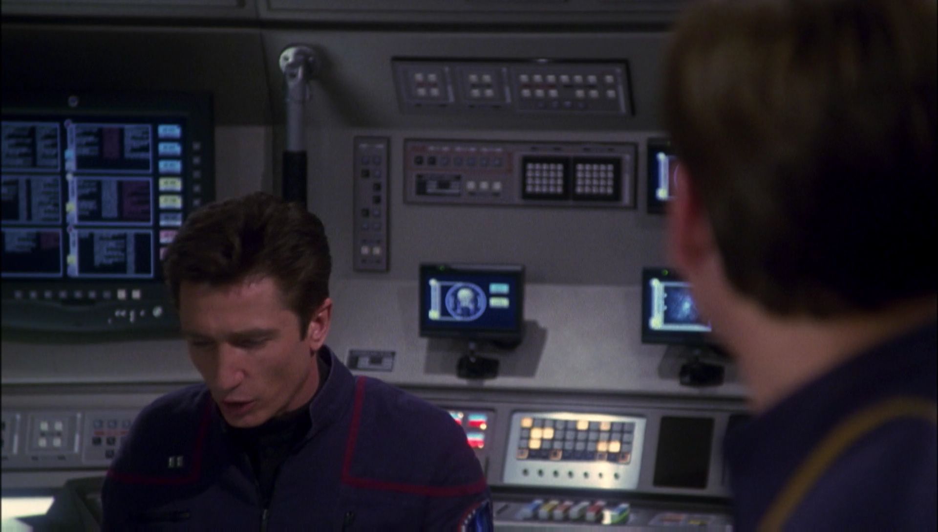 ariane179254_Enterprise_1x01-1x02_BrokenBow_4252.jpg
