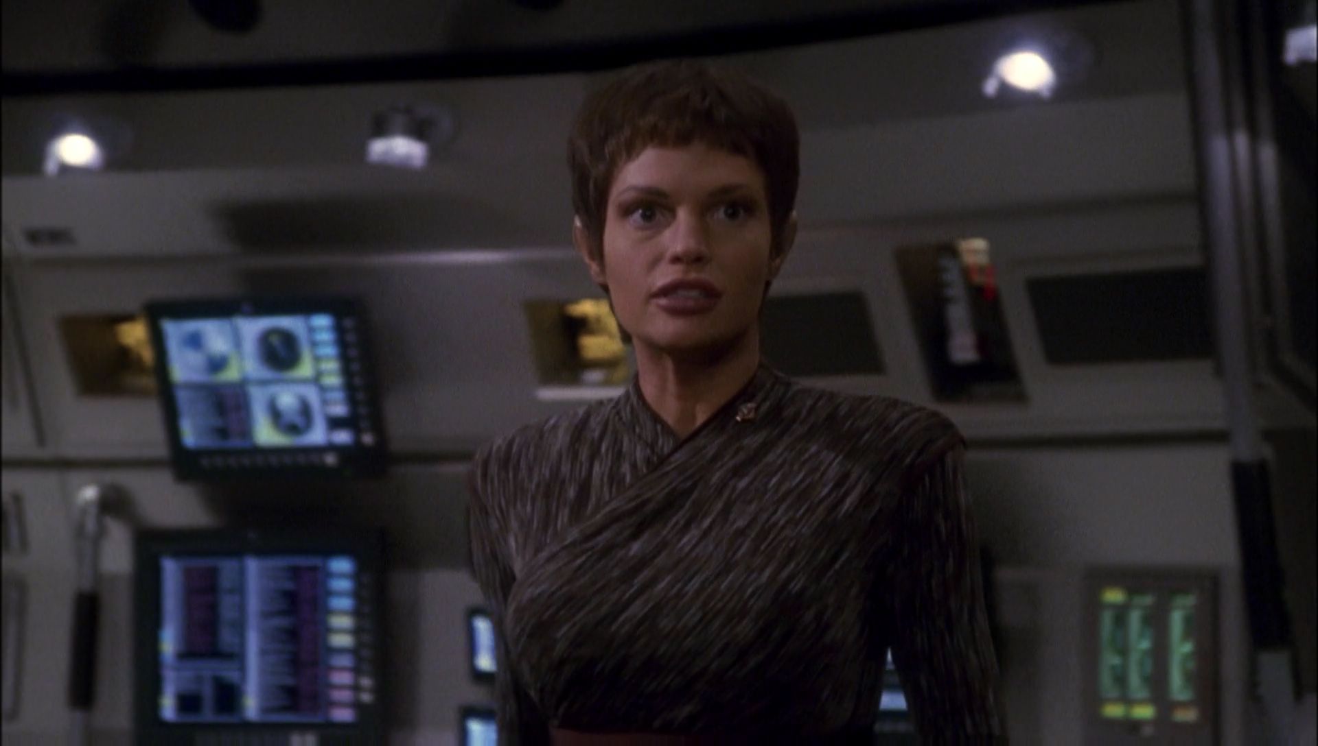ariane179254_Enterprise_1x01-1x02_BrokenBow_4287.jpg