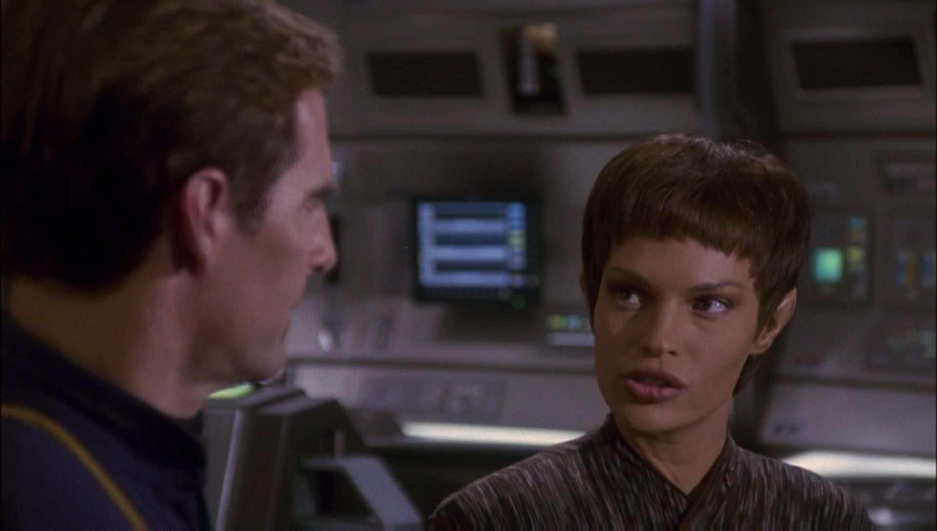 ariane179254_Enterprise_1x01-1x02_BrokenBow_4301.jpg