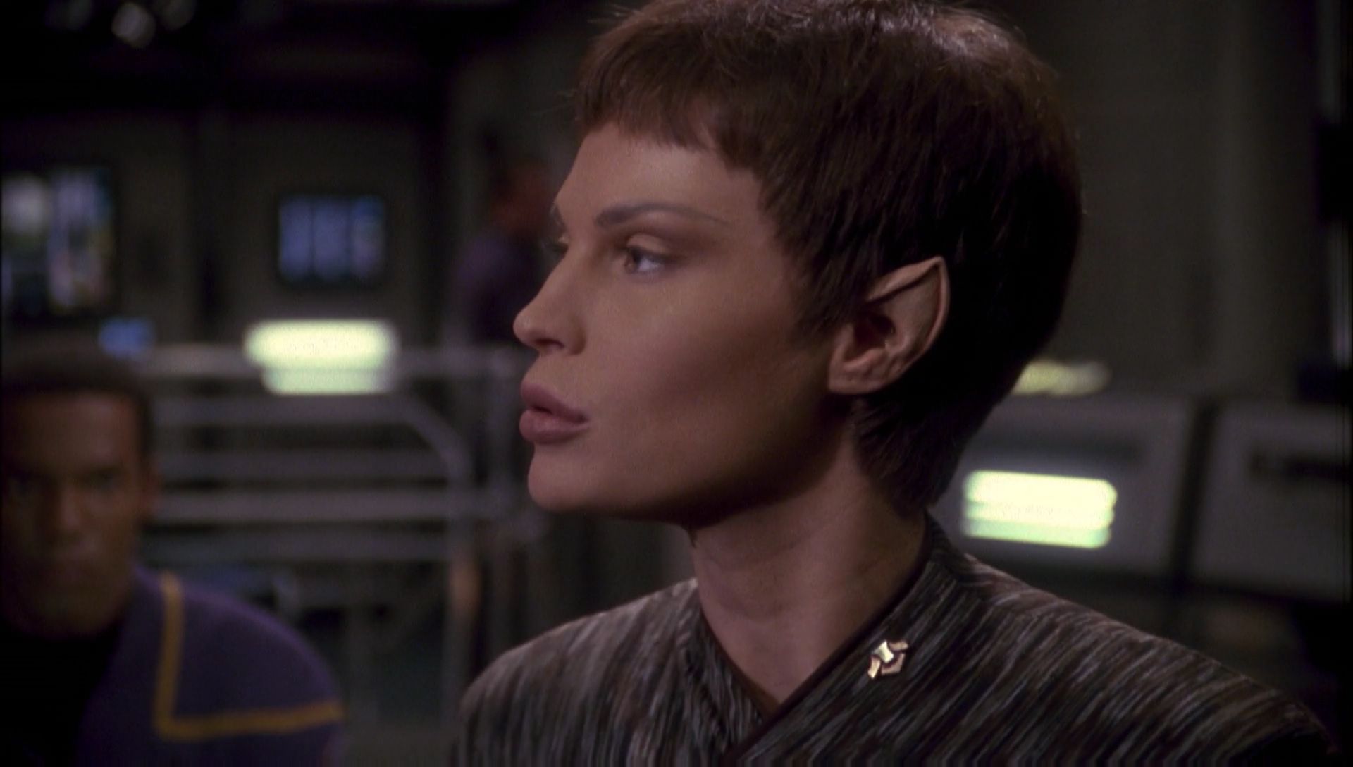 ariane179254_Enterprise_1x01-1x02_BrokenBow_4318.jpg