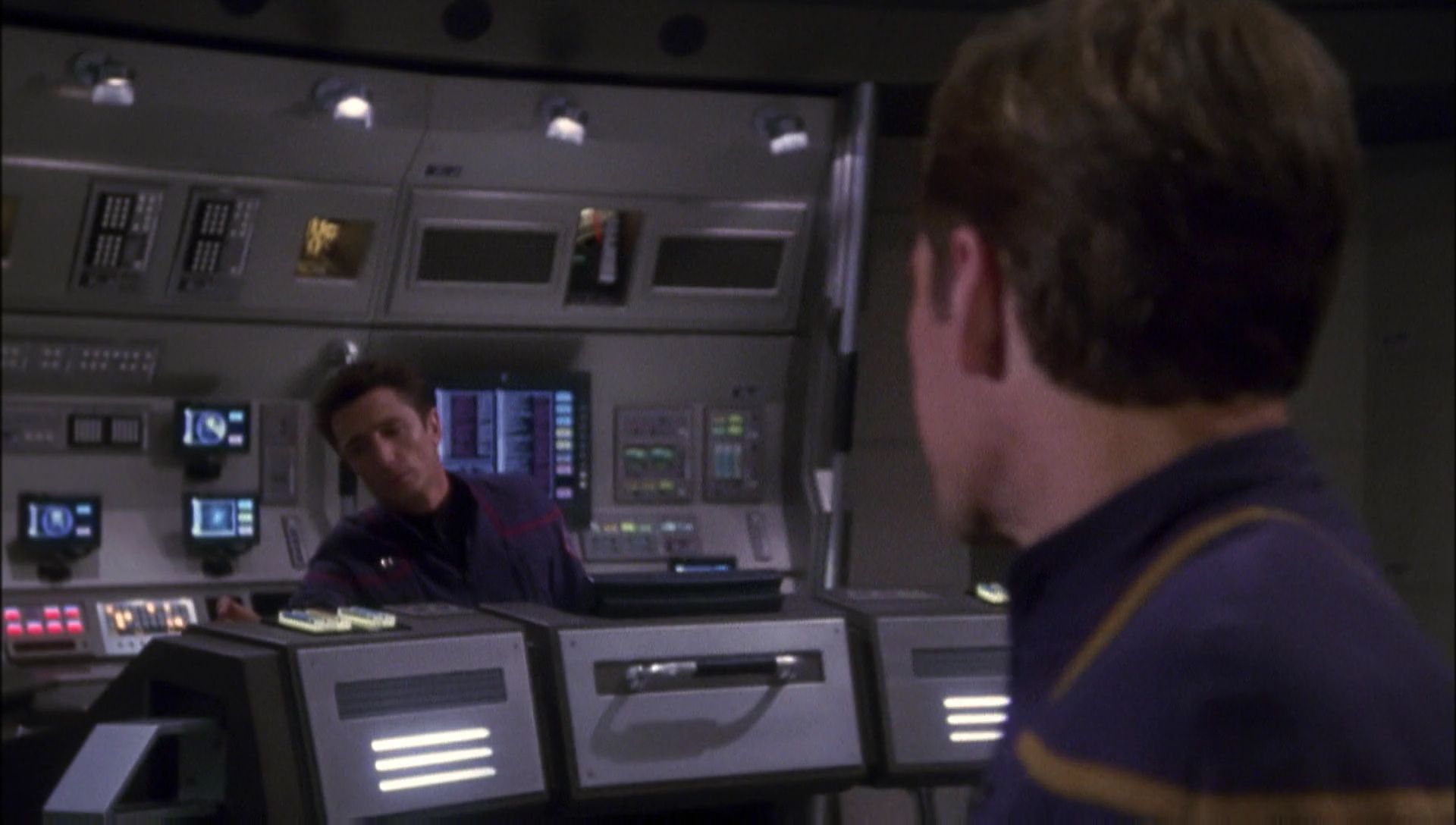 ariane179254_Enterprise_1x01-1x02_BrokenBow_4324.jpg