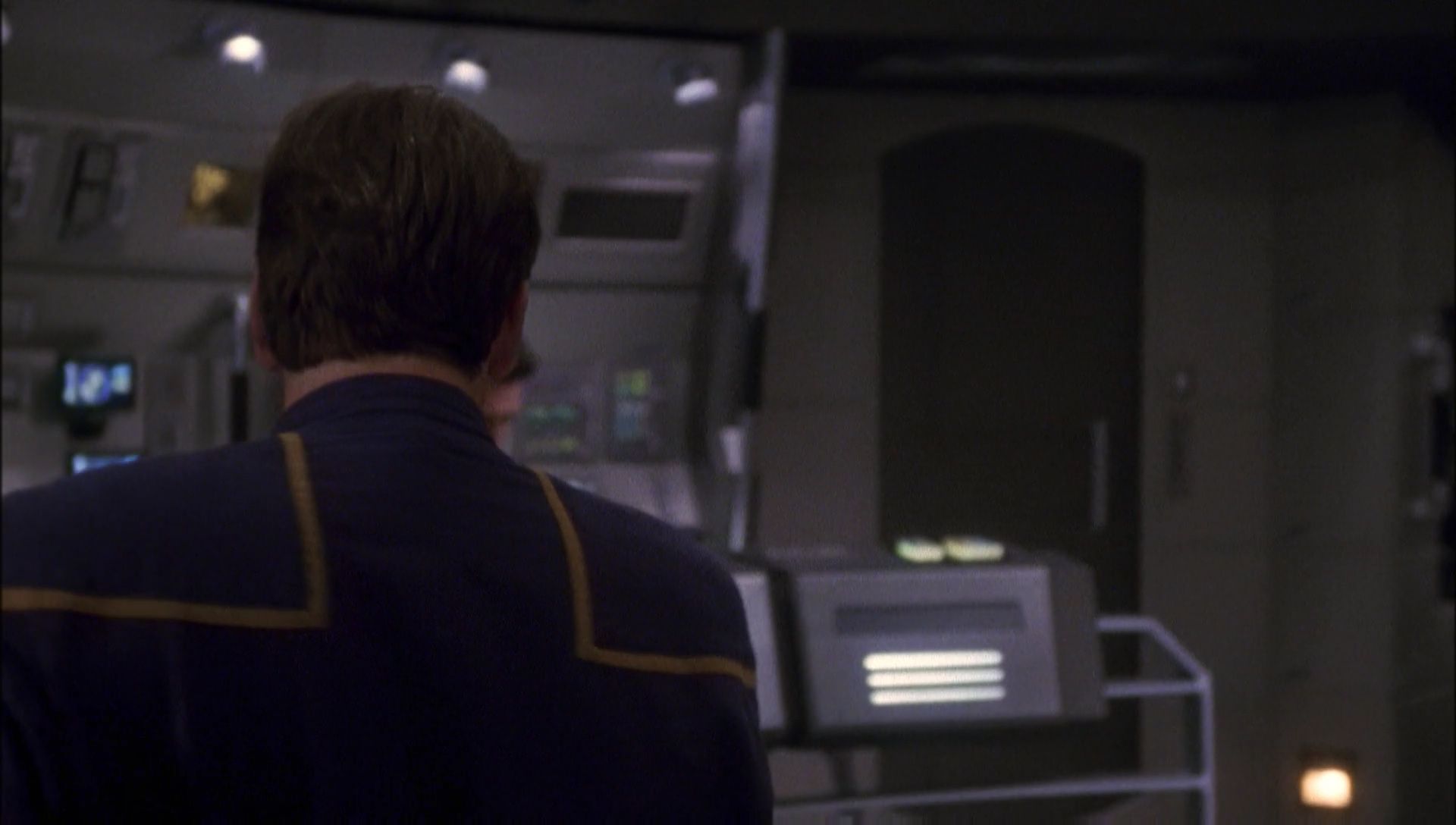 ariane179254_Enterprise_1x01-1x02_BrokenBow_4334.jpg