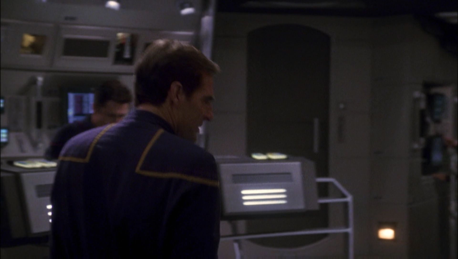 ariane179254_Enterprise_1x01-1x02_BrokenBow_4335.jpg