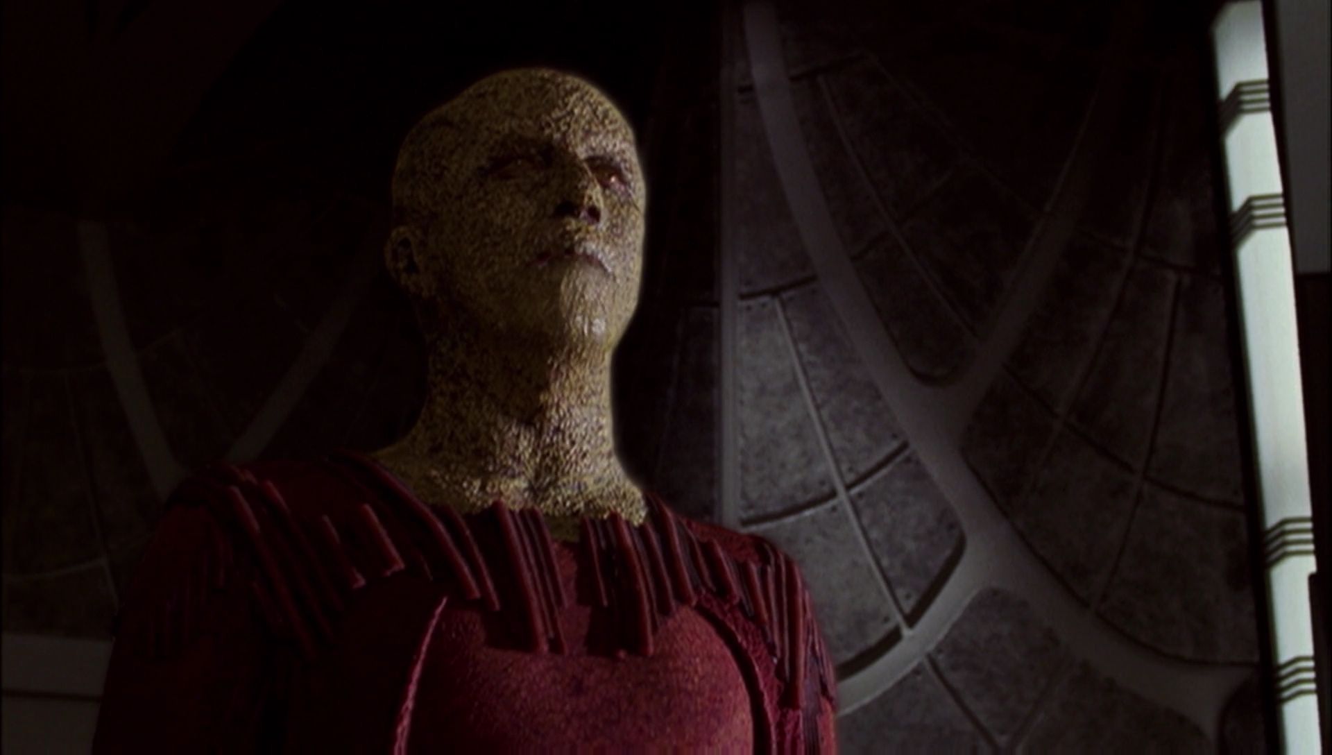ariane179254_Enterprise_1x01-1x02_BrokenBow_4363.jpg