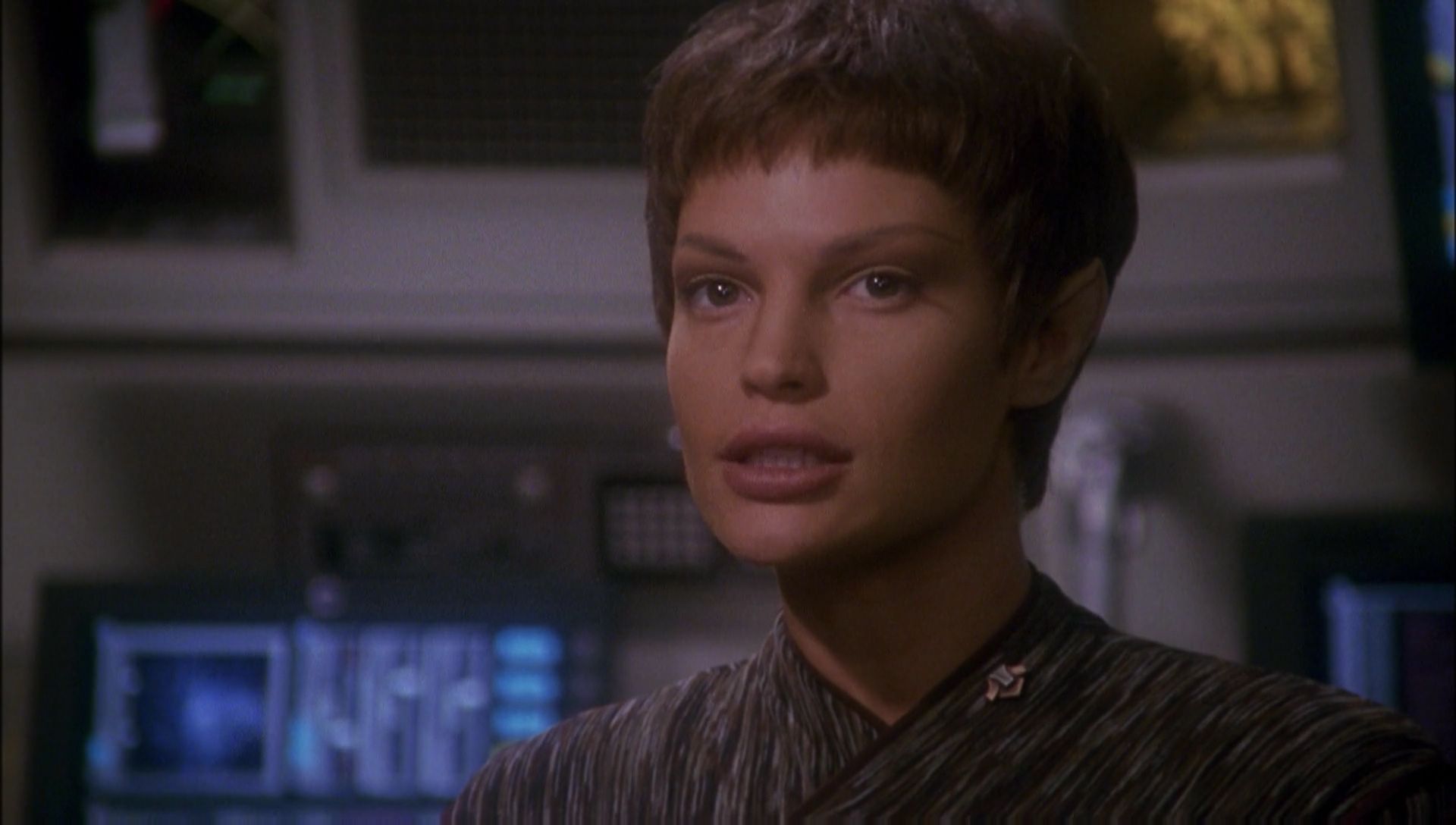 ariane179254_Enterprise_1x01-1x02_BrokenBow_4402.jpg