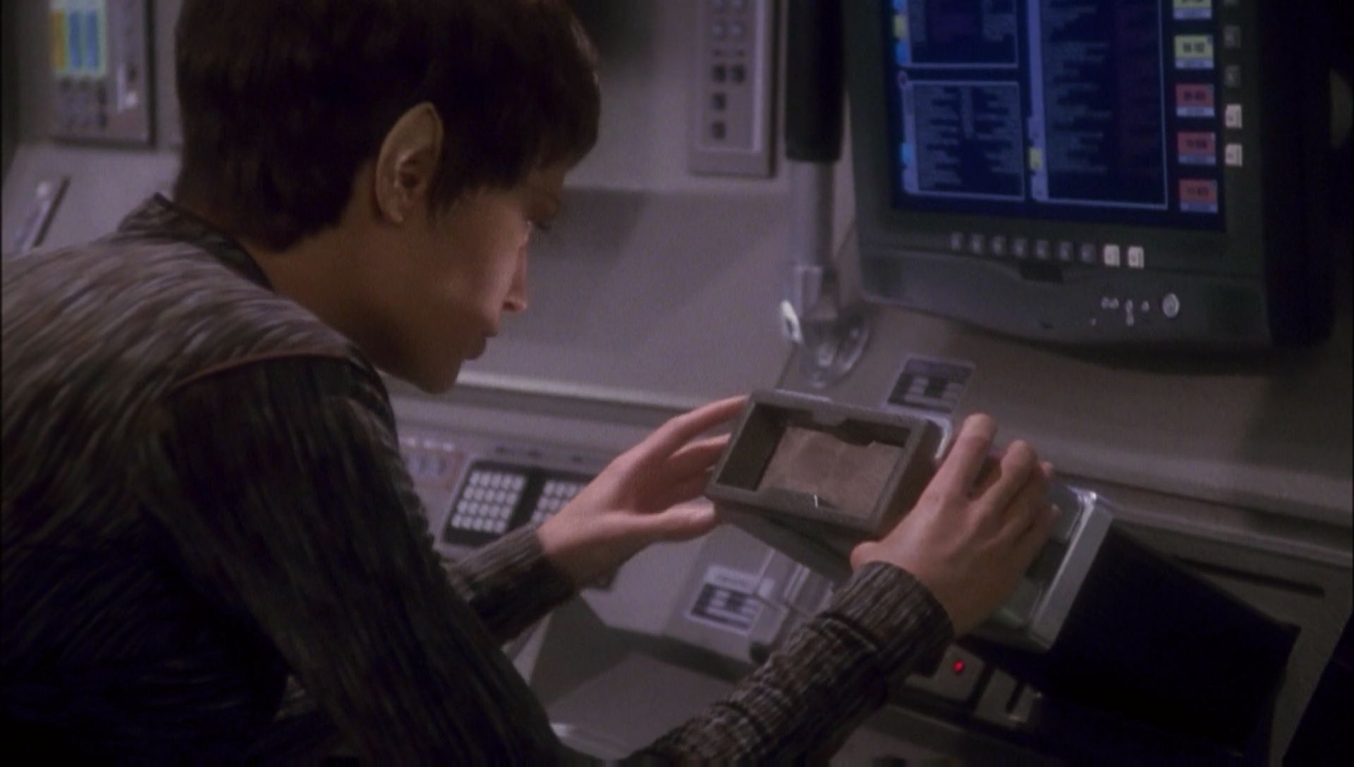 ariane179254_Enterprise_1x01-1x02_BrokenBow_4412.jpg