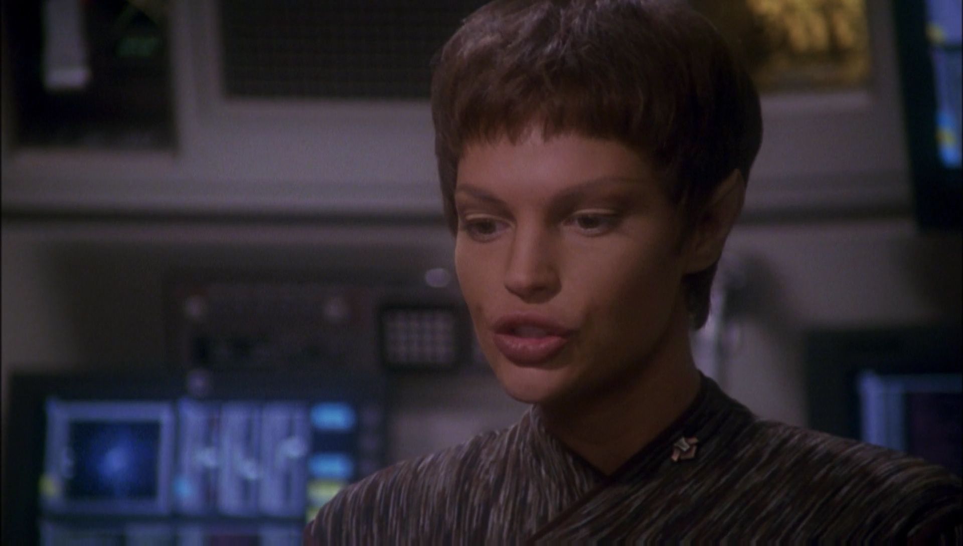 ariane179254_Enterprise_1x01-1x02_BrokenBow_4436.jpg