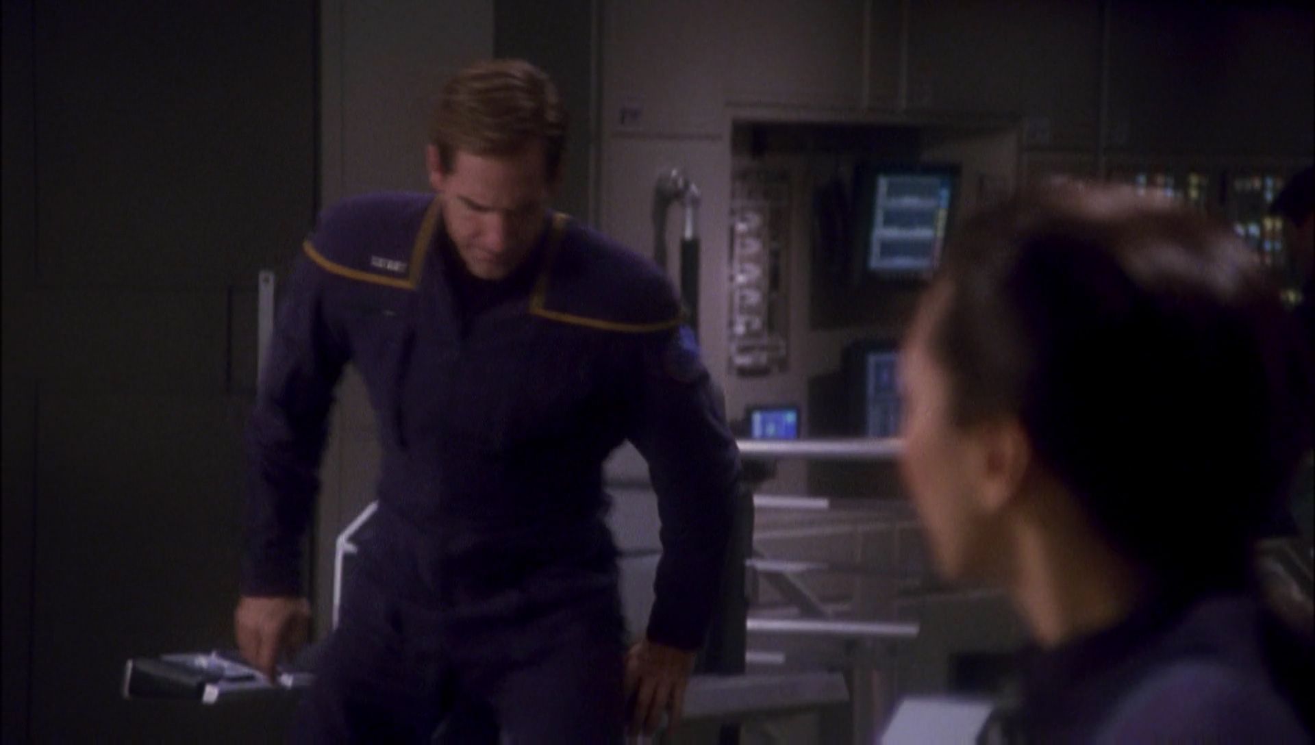 ariane179254_Enterprise_1x01-1x02_BrokenBow_4441.jpg